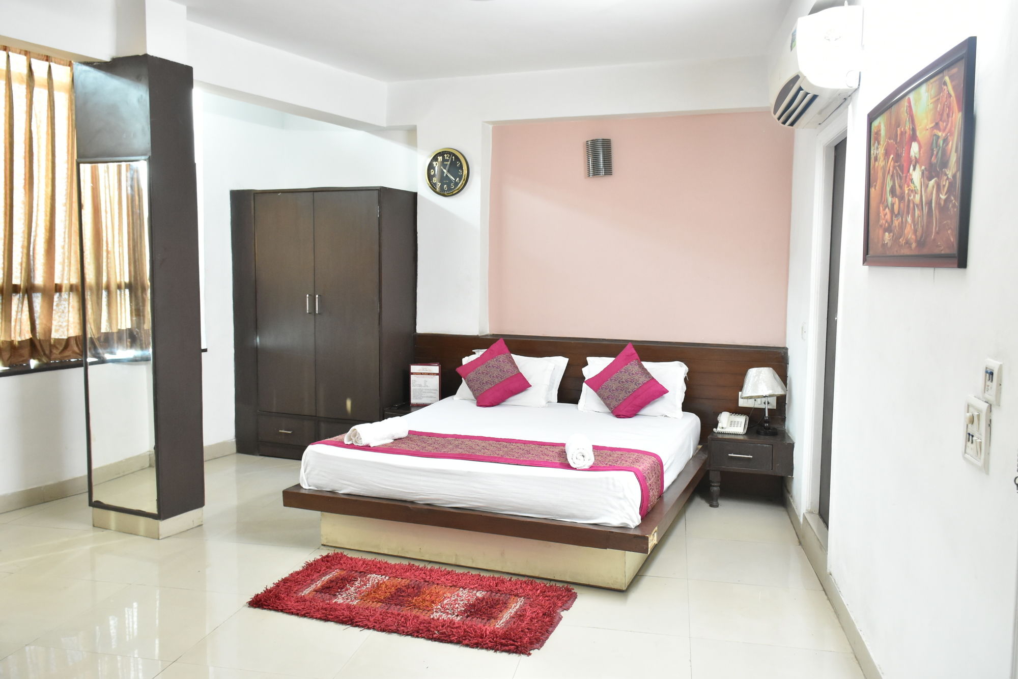 My H Rooms