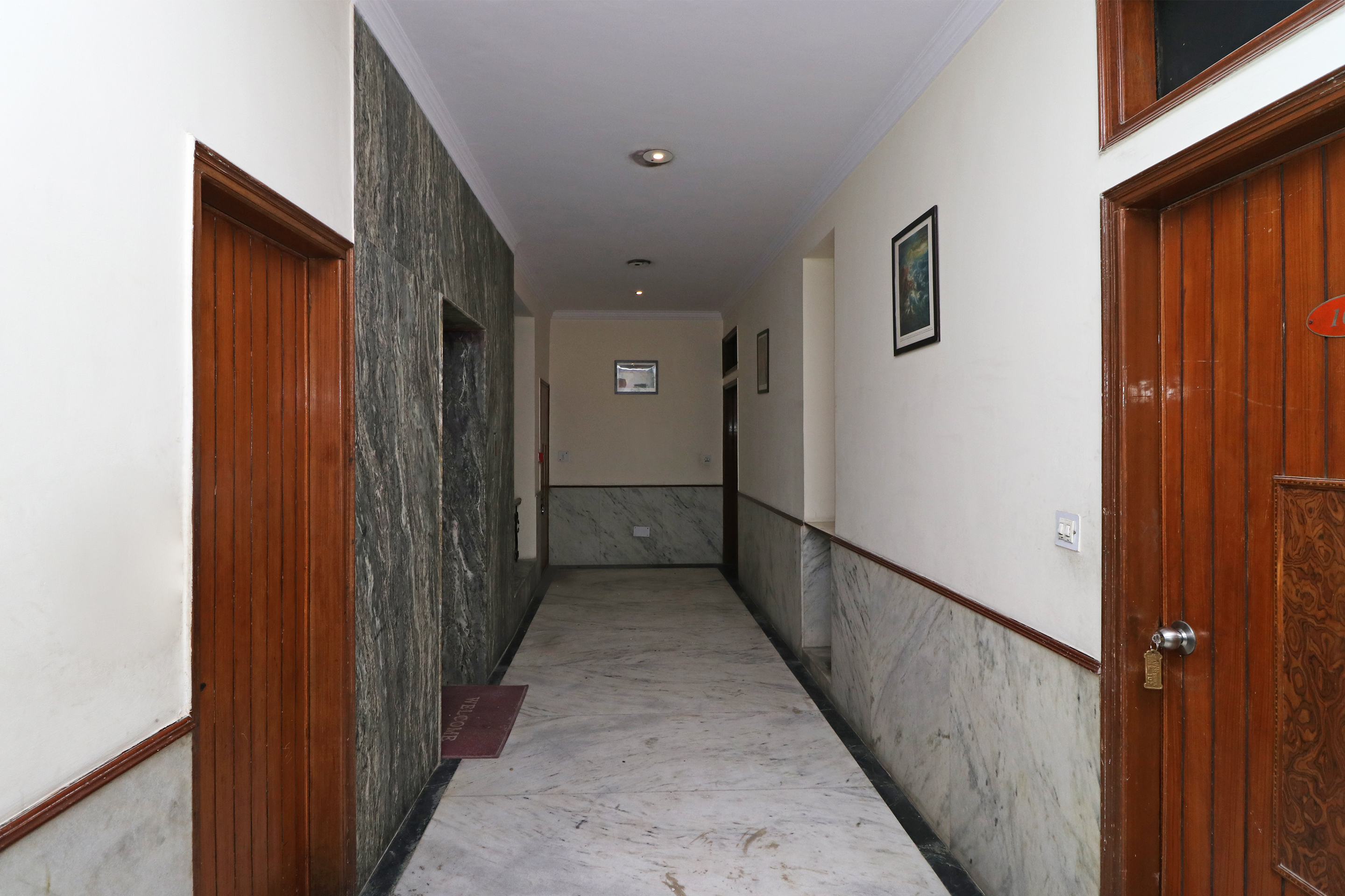 Hotel Silver Shine