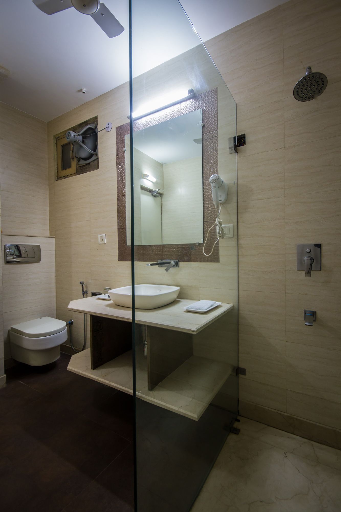 Hotel Suncourt Yatri