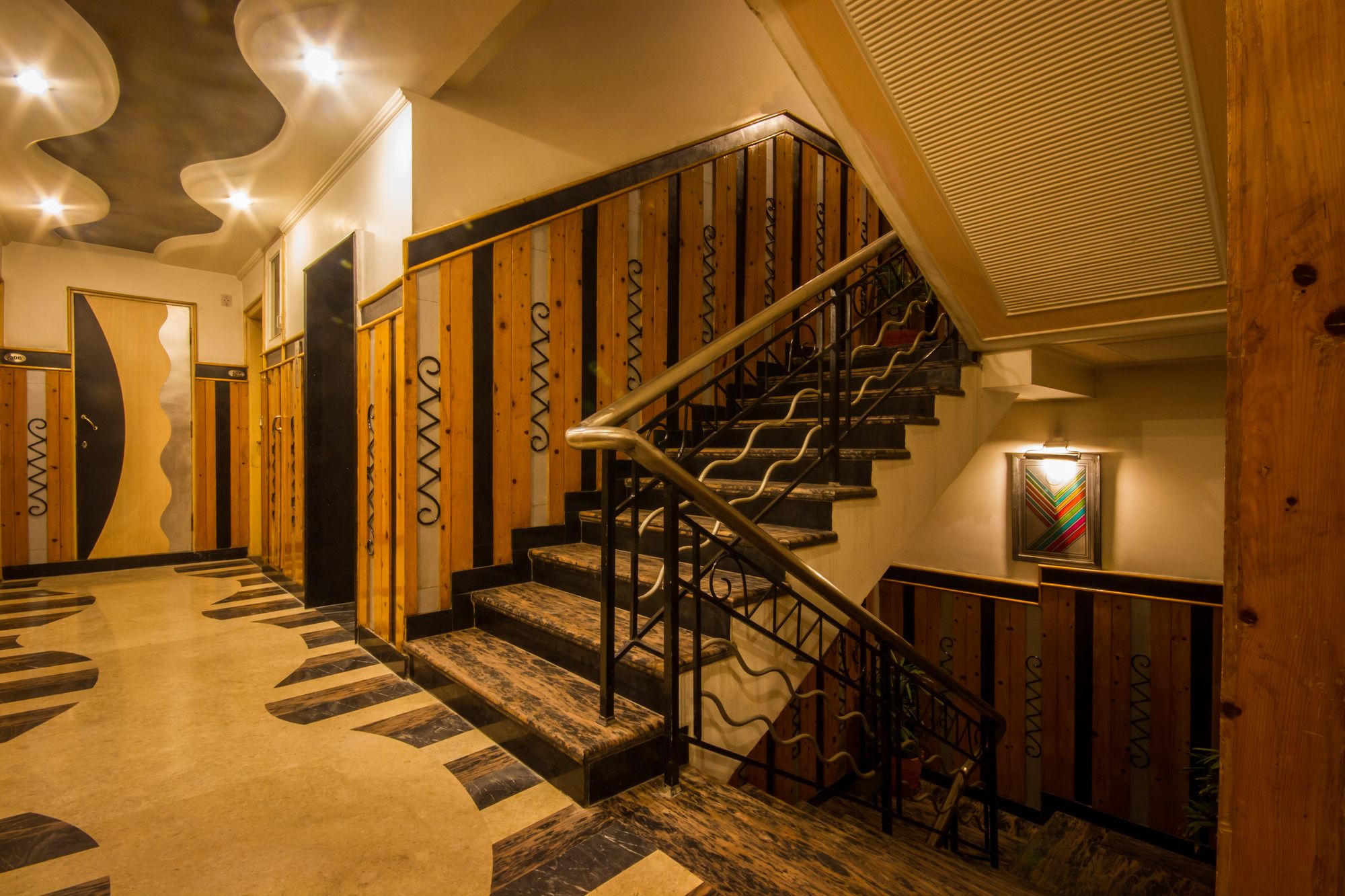 Hotel Suncourt Yatri