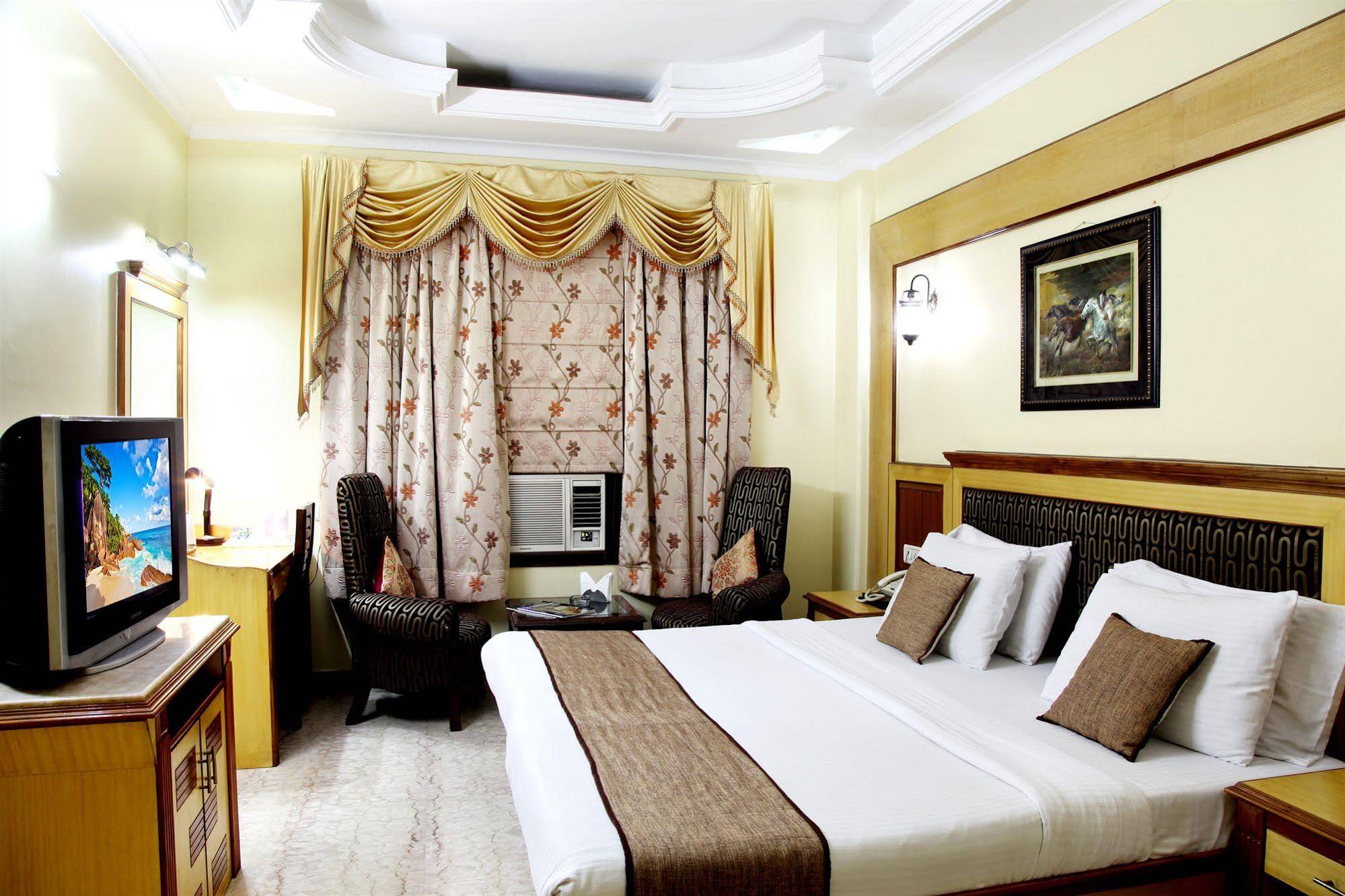 Hotel TJS Royale