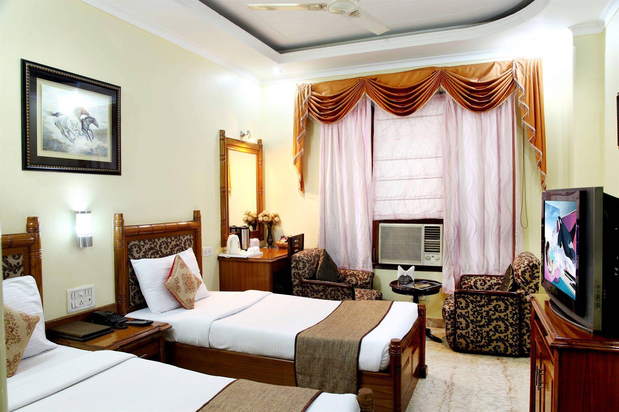 Hotel TJS Royale
