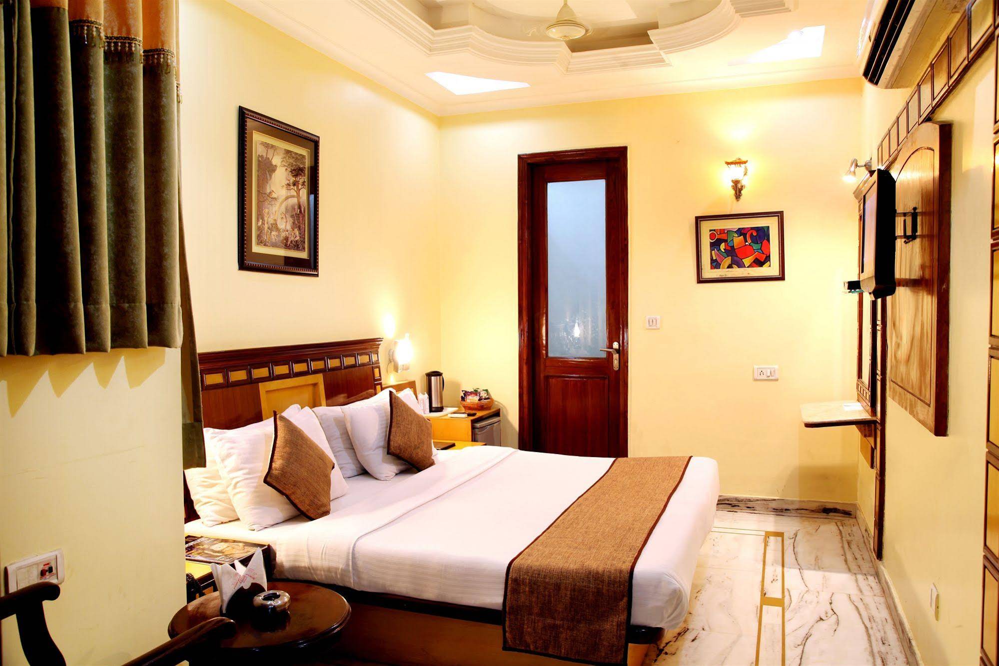 Hotel TJS Royale