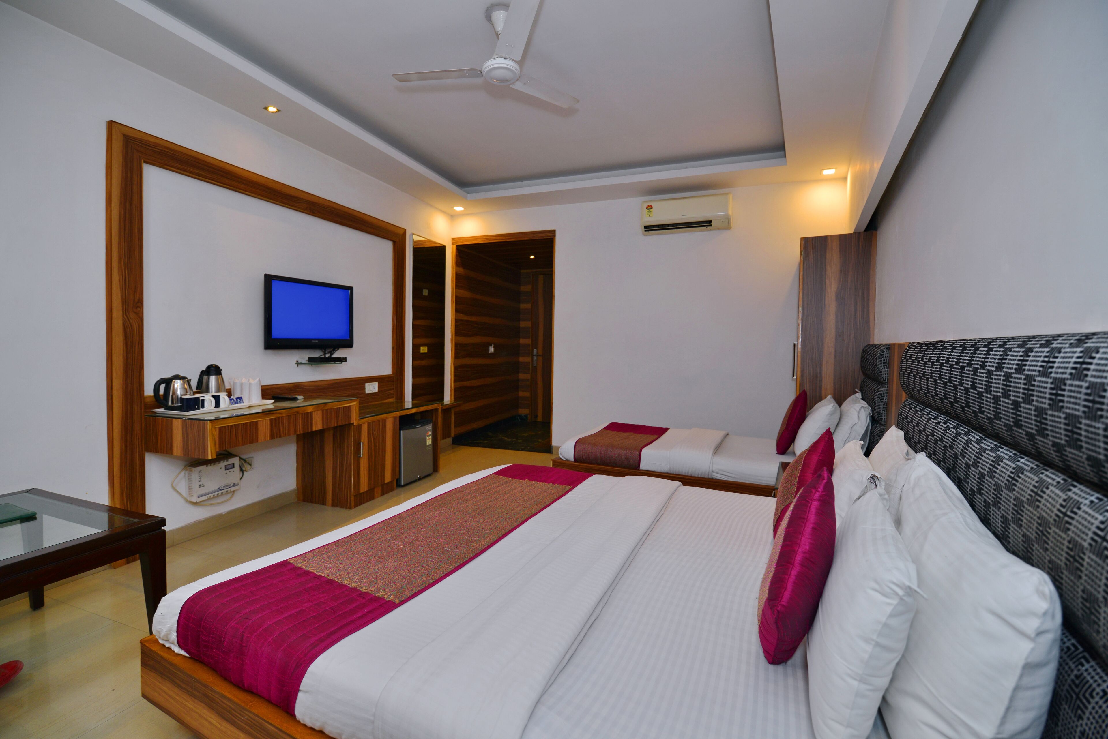 Hotel Aron By The Premium Villa