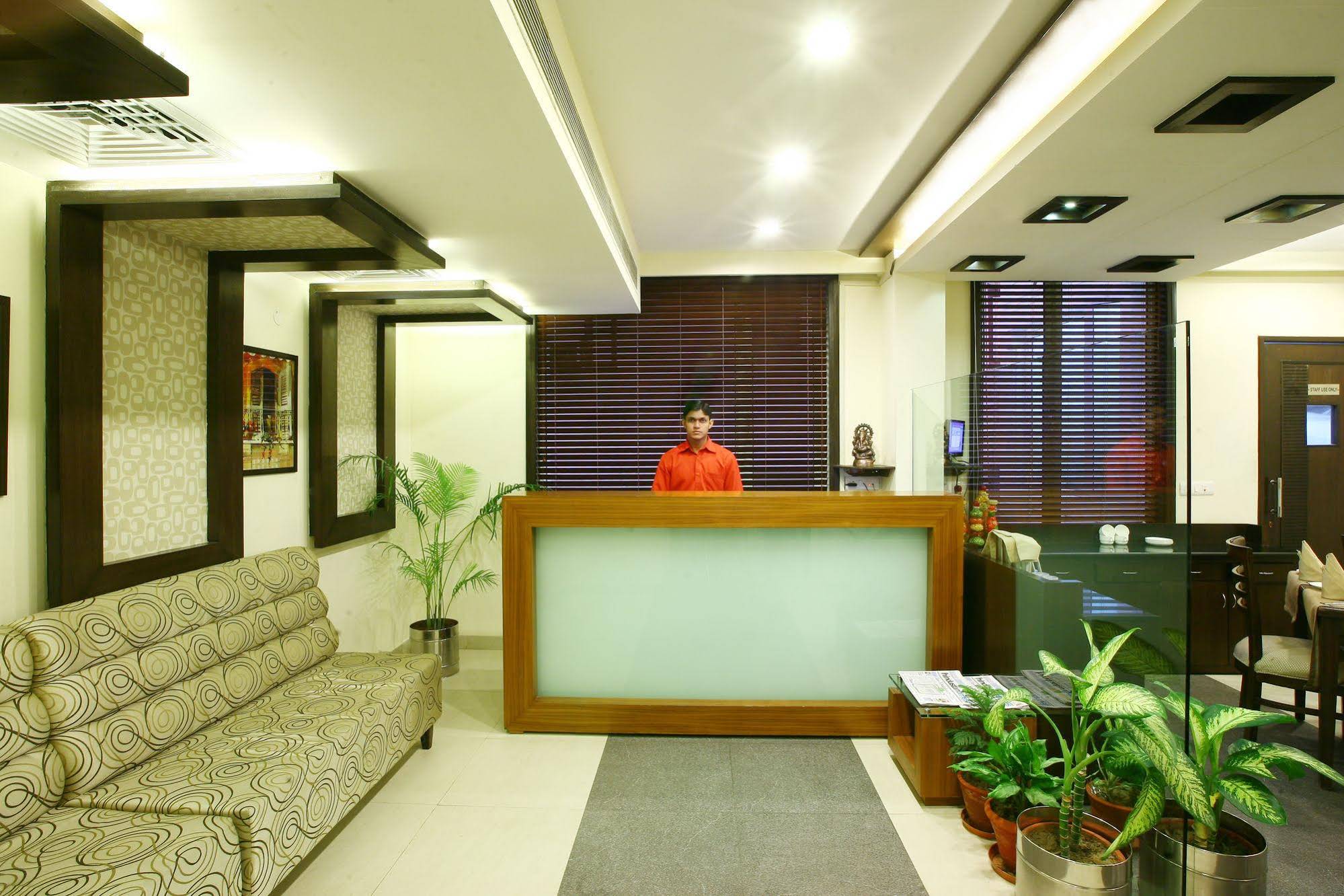 Karon Hotels - Lajpat Nagar