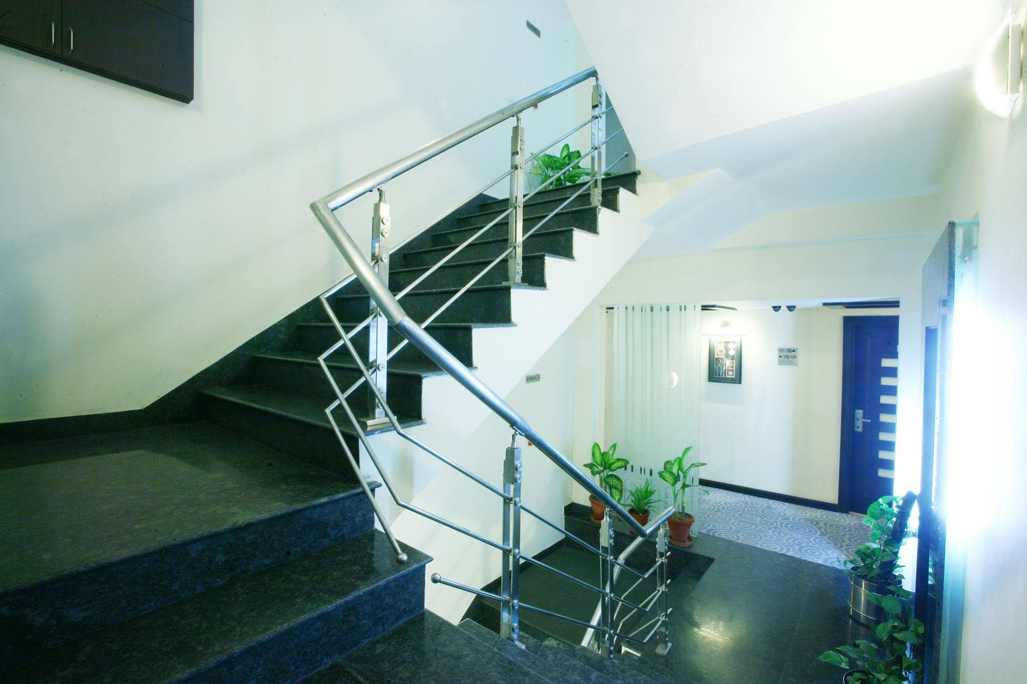 Karon Hotels - Lajpat Nagar