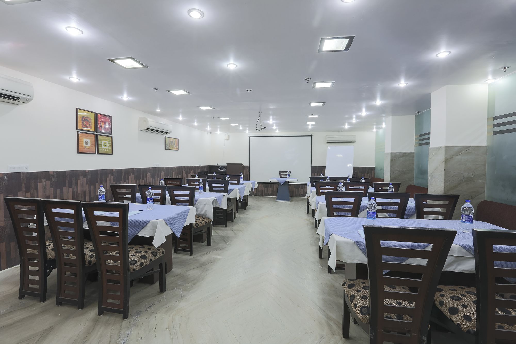 Hotel Rupam Kingston Park