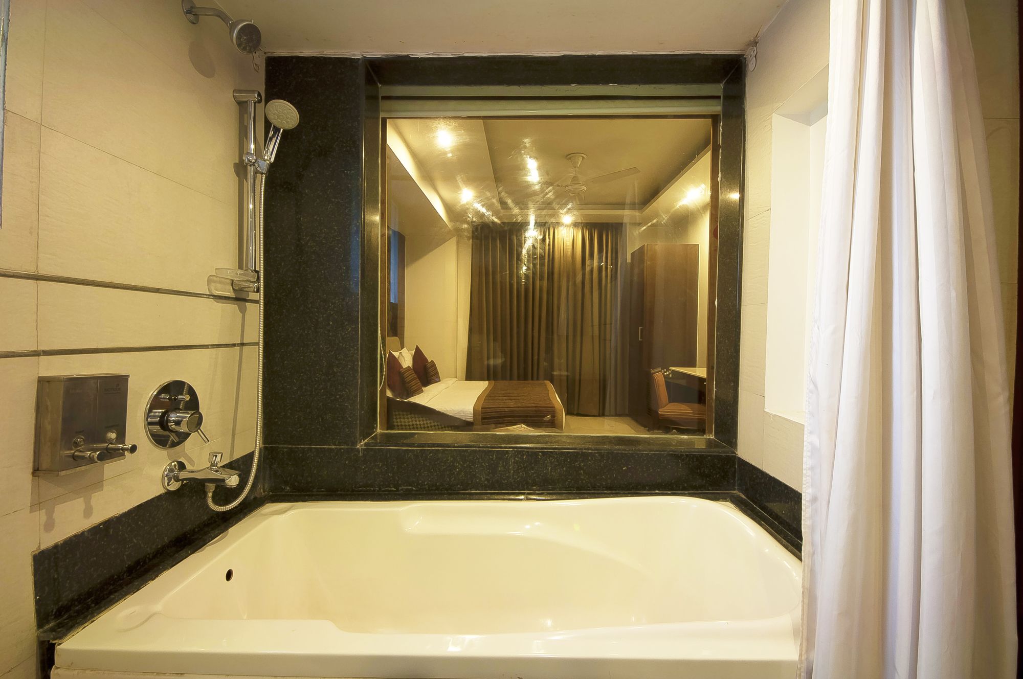 Le ROI Delhi Hotel