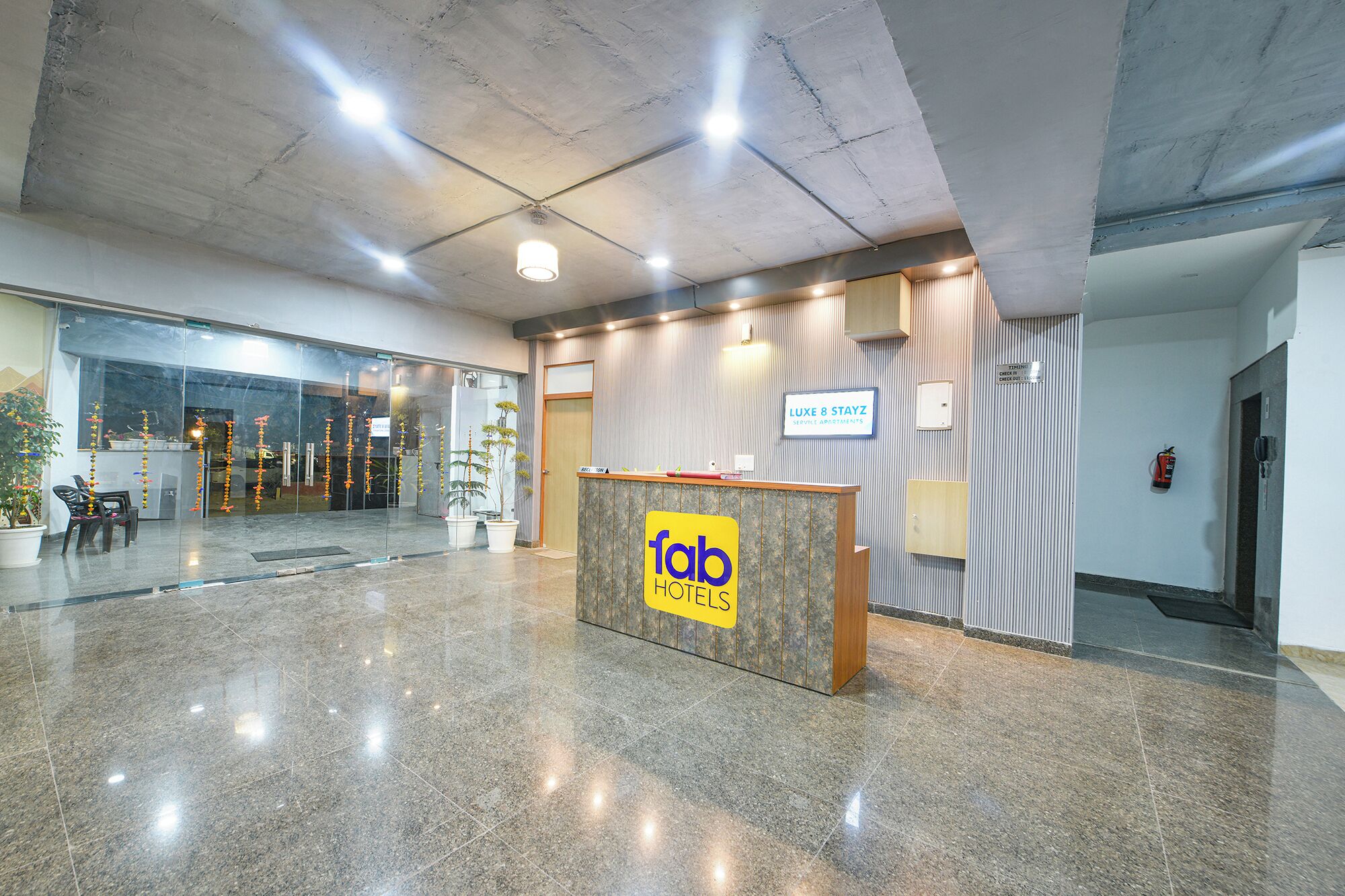 Luxe 8 Stayz By FabHotel