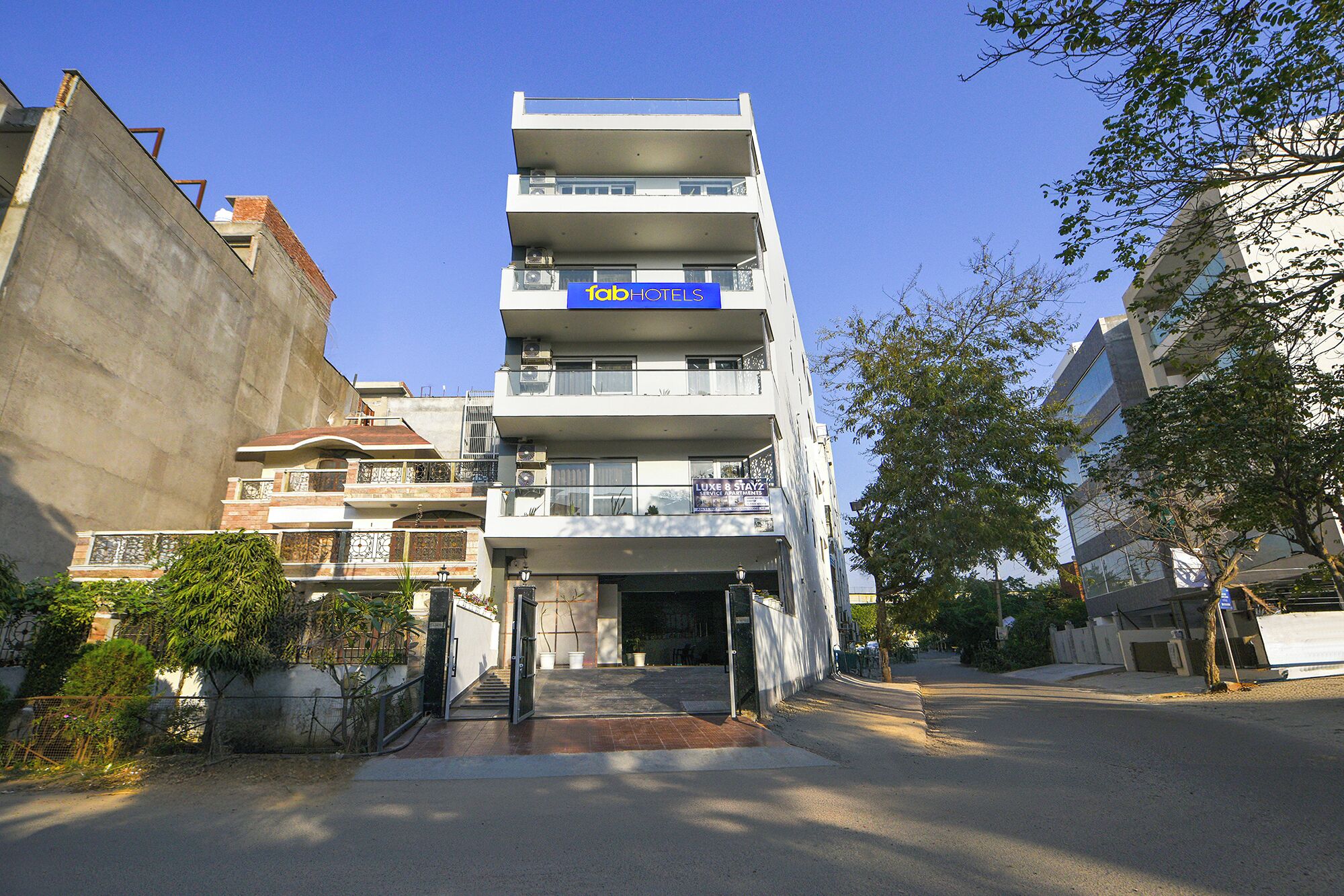 Luxe 8 Stayz By FabHotel