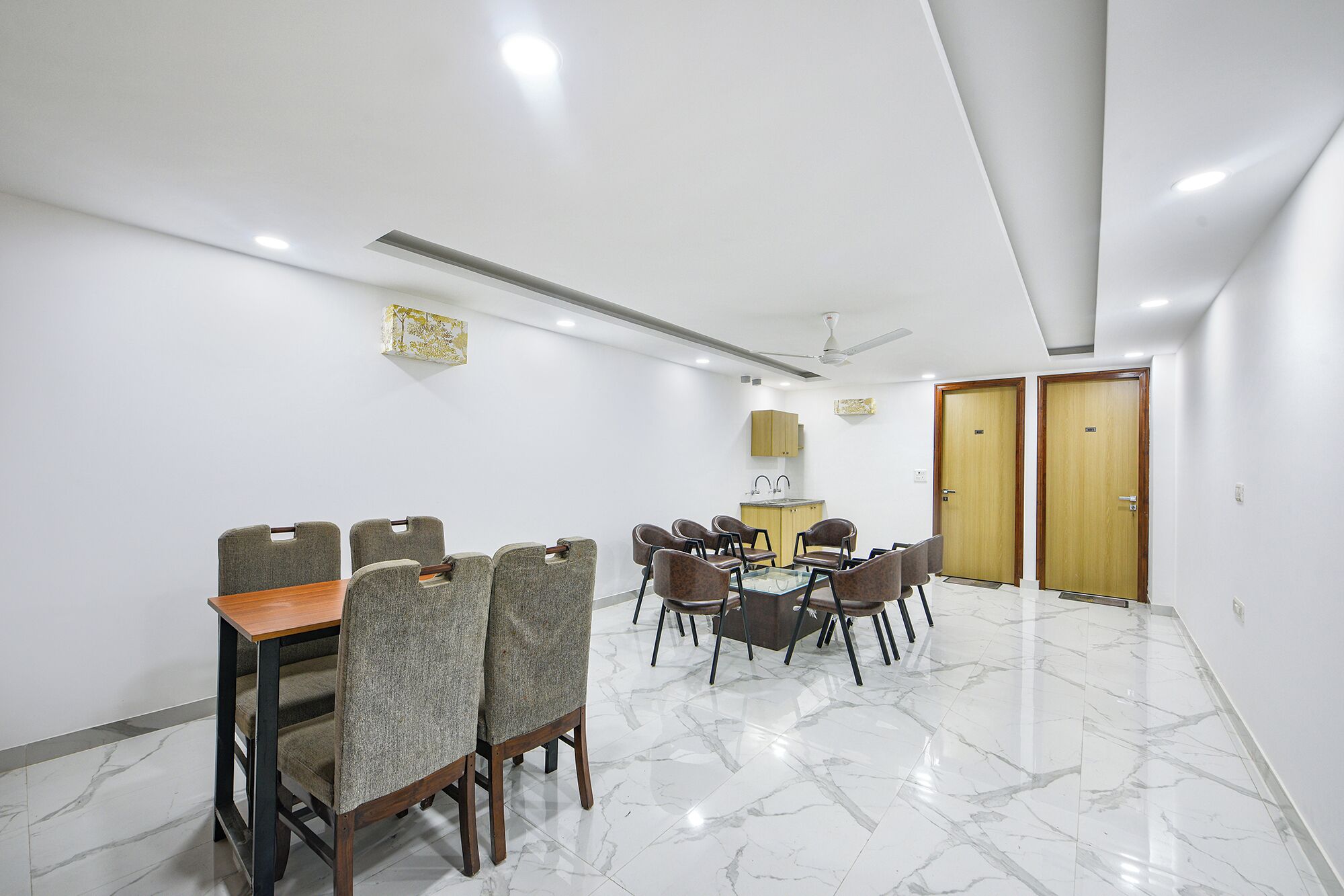 Luxe 8 Stayz By FabHotel