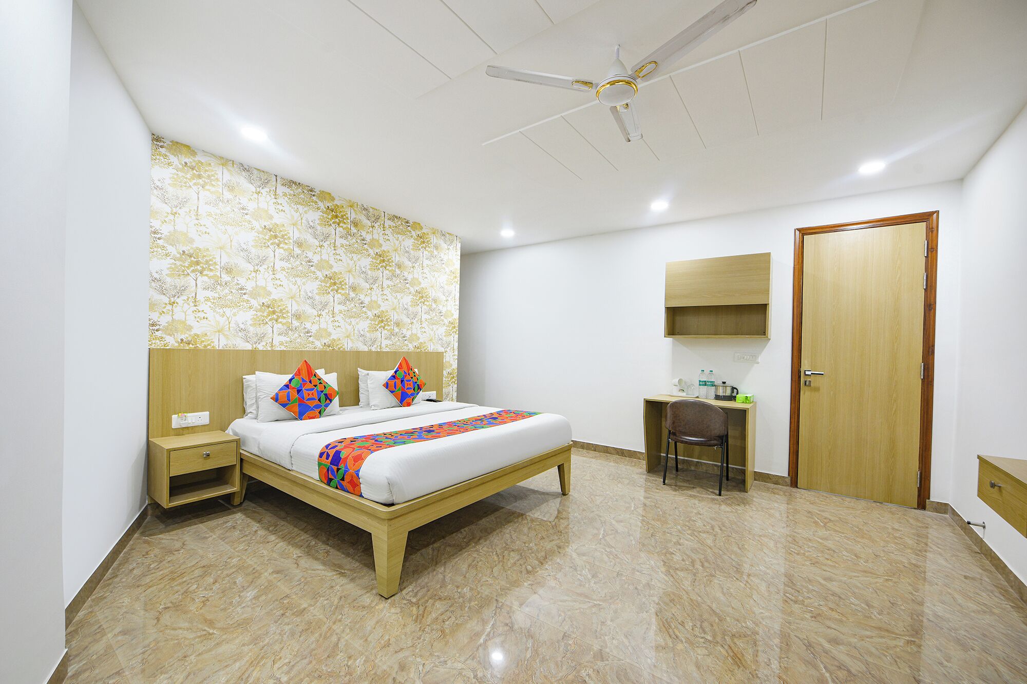 Luxe 8 Stayz By FabHotel