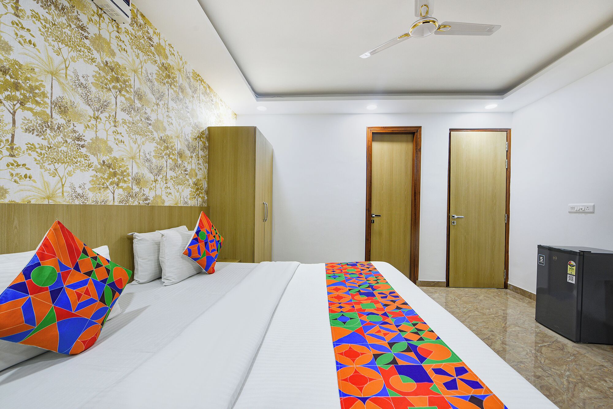 Luxe 8 Stayz By FabHotel