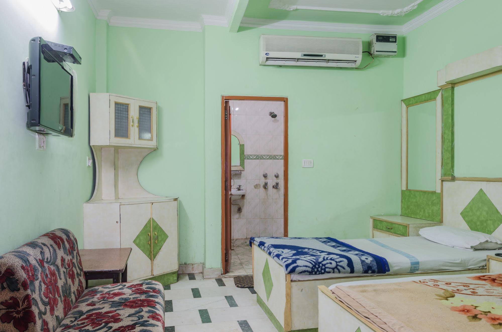 OYO Flagship 80289 Hotel Neha Inn