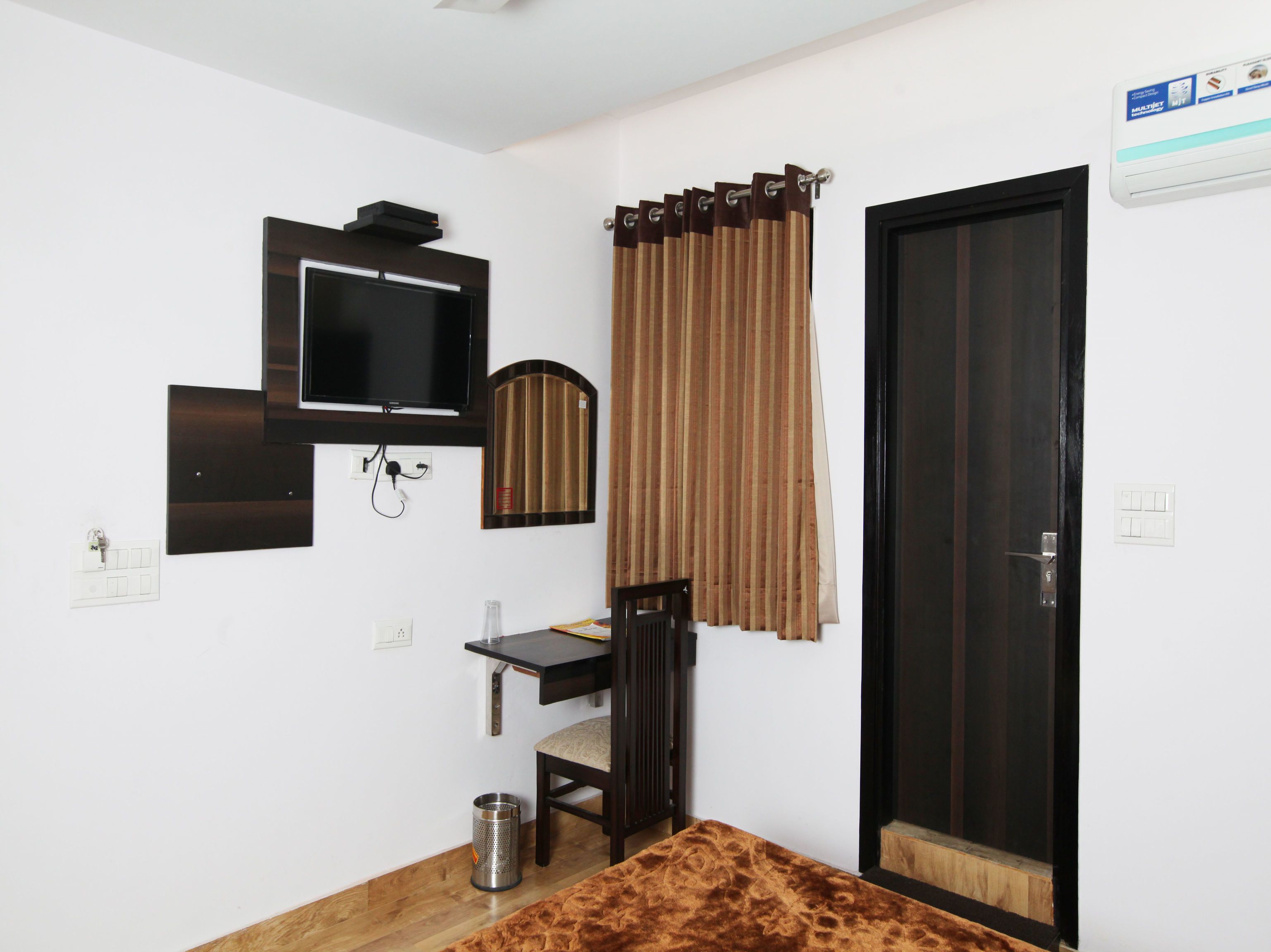 OYO 5385 Paschim Vihar