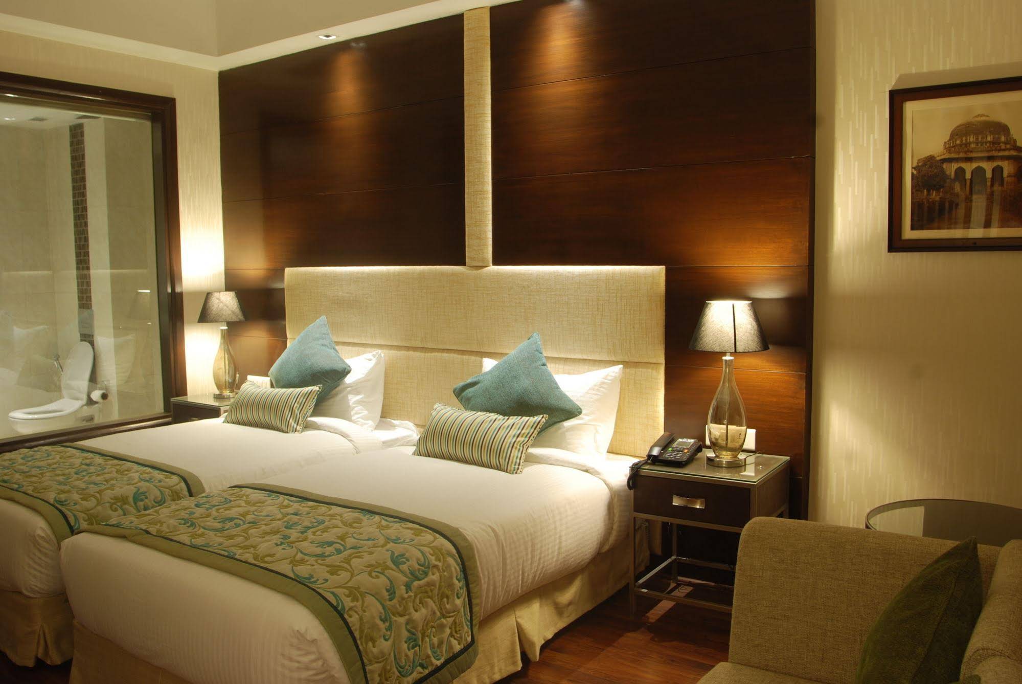 Plutos Hotel