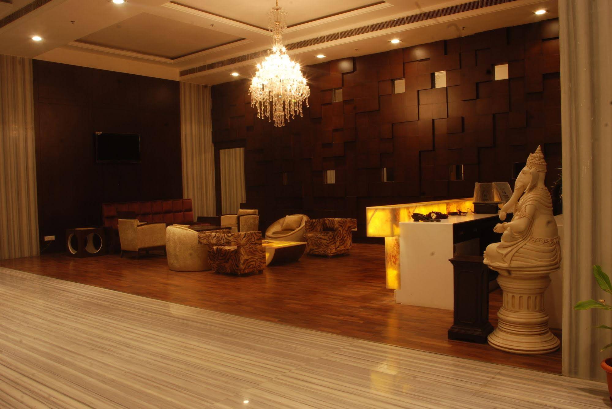 Plutos Hotel