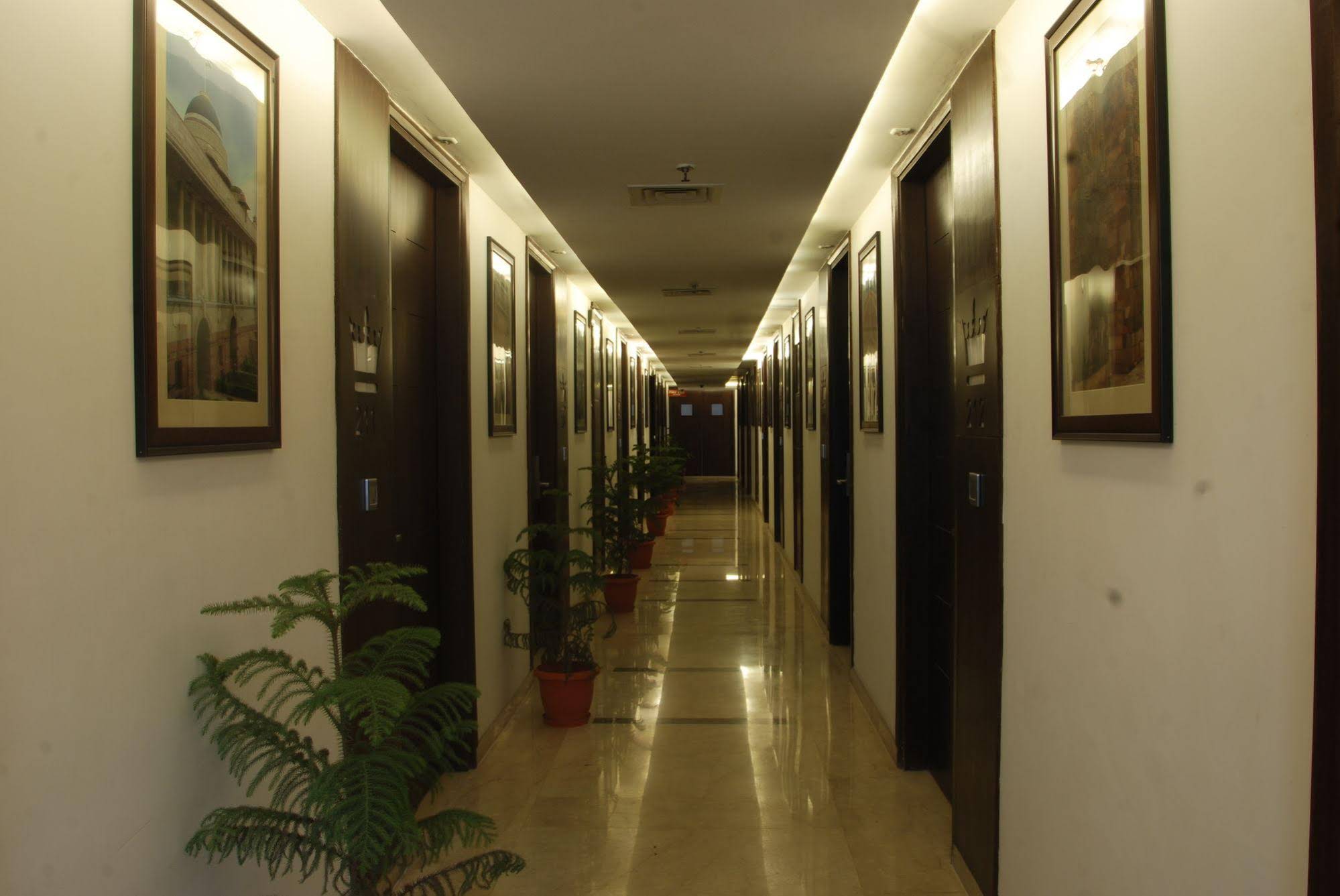 Plutos Hotel