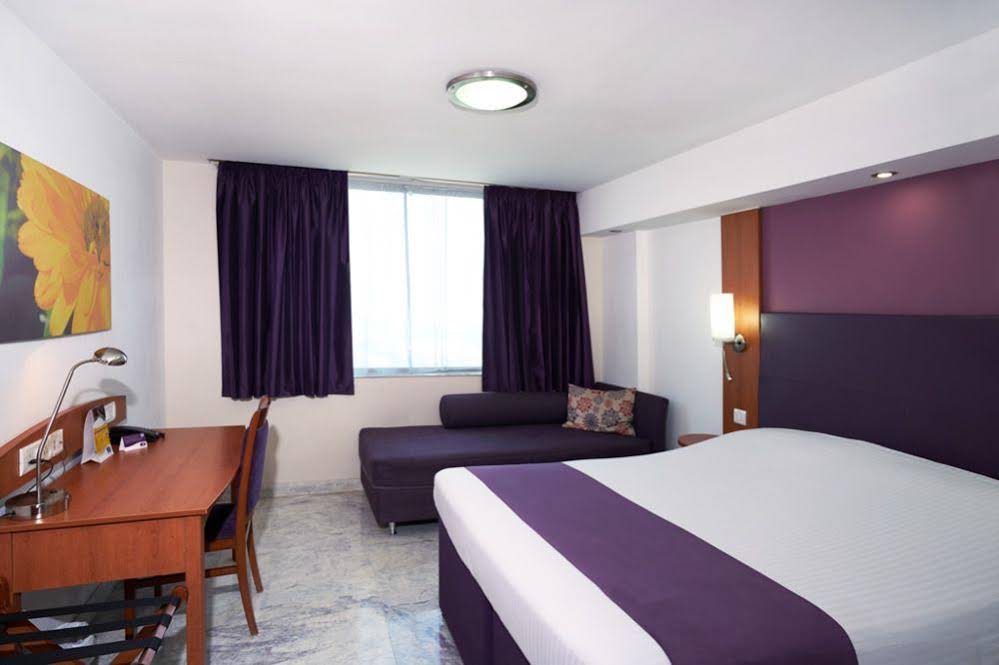 Caspia Hotel New Delhi Shalimar Bagh