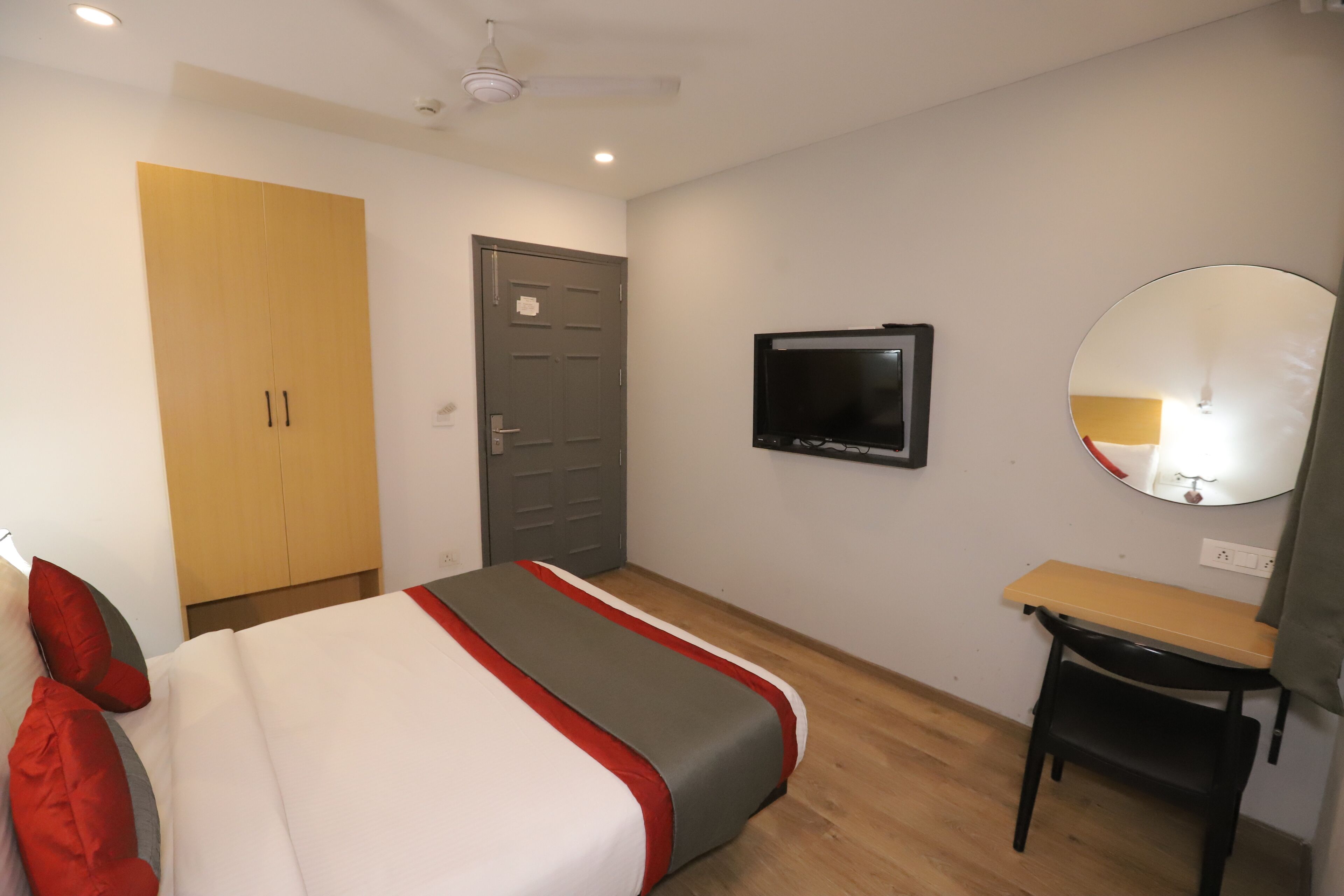 Qotel Hotel La Serene Gagan Vihar