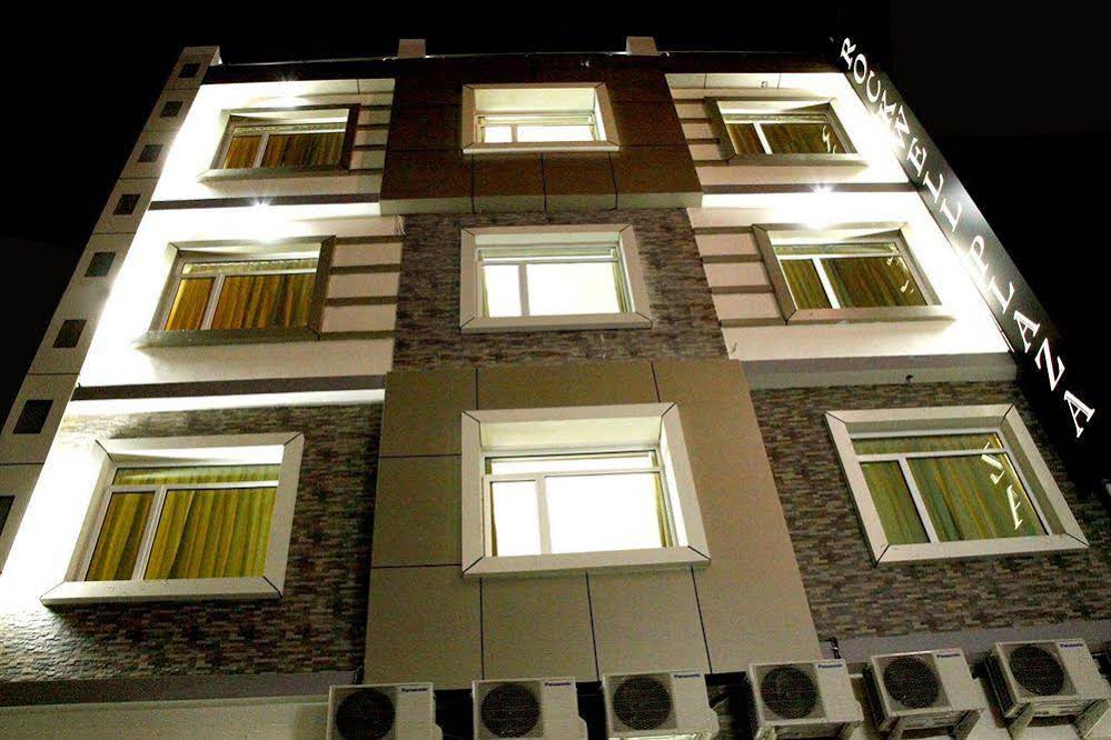 FabHotel Rockwell Plaza