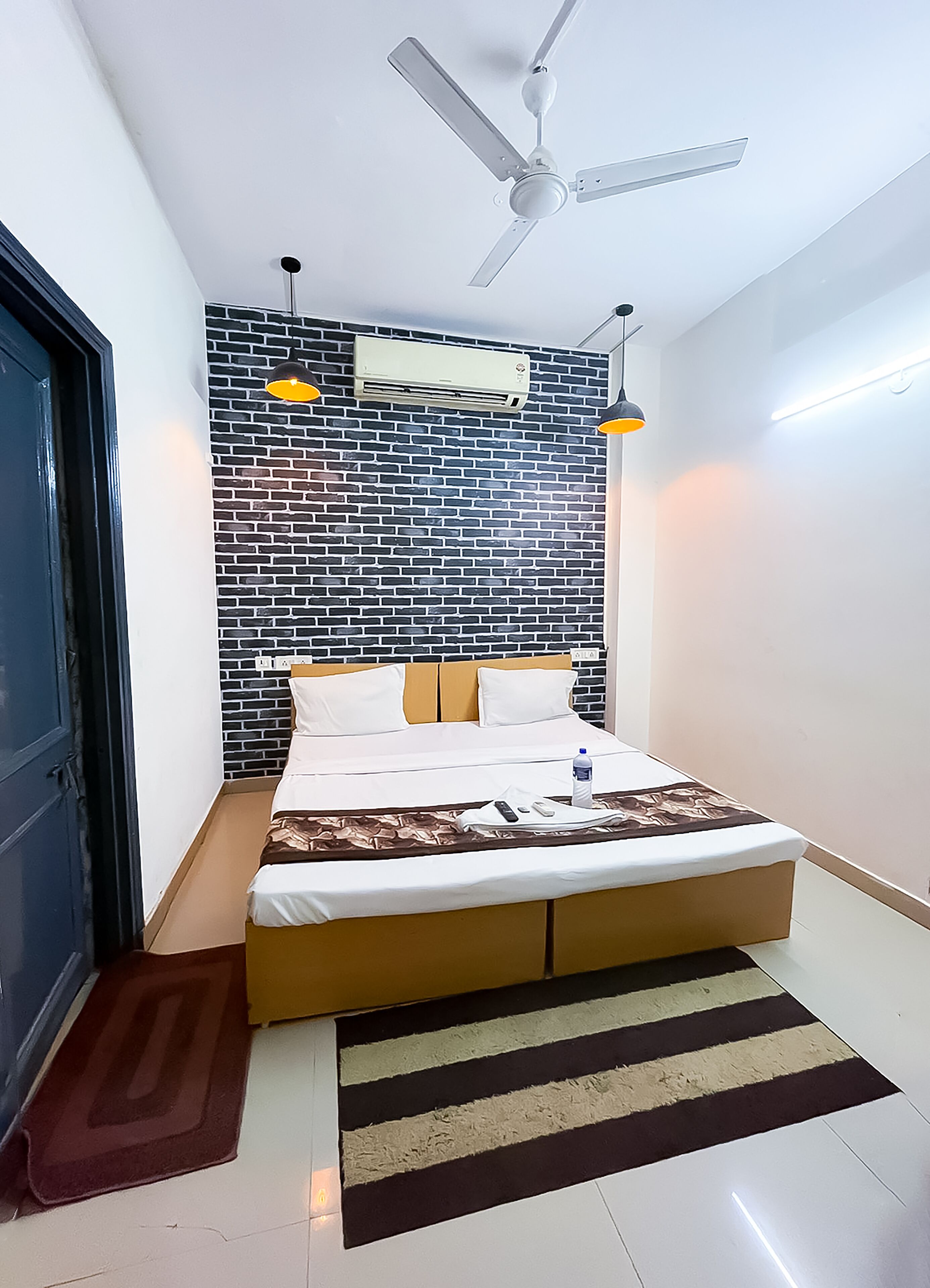 Roomshala 116 Krishna Villa