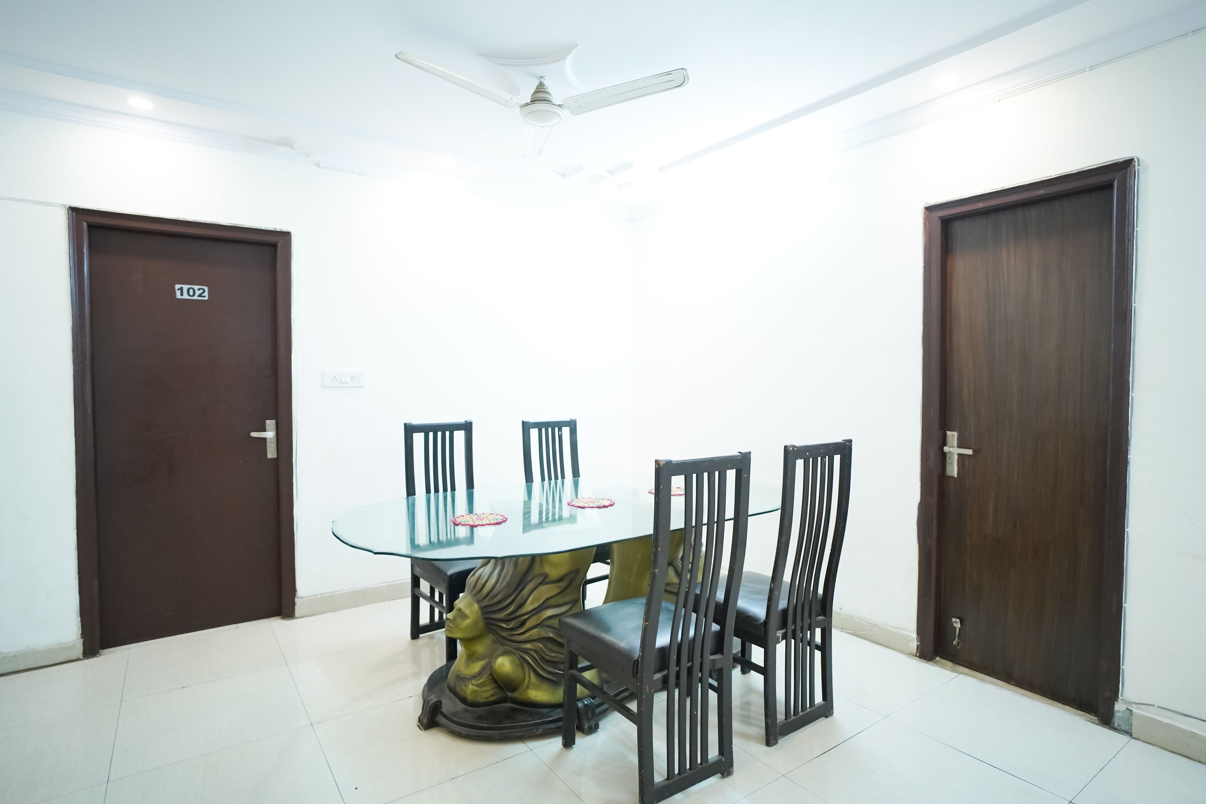 Roomshala Hotel Oscar