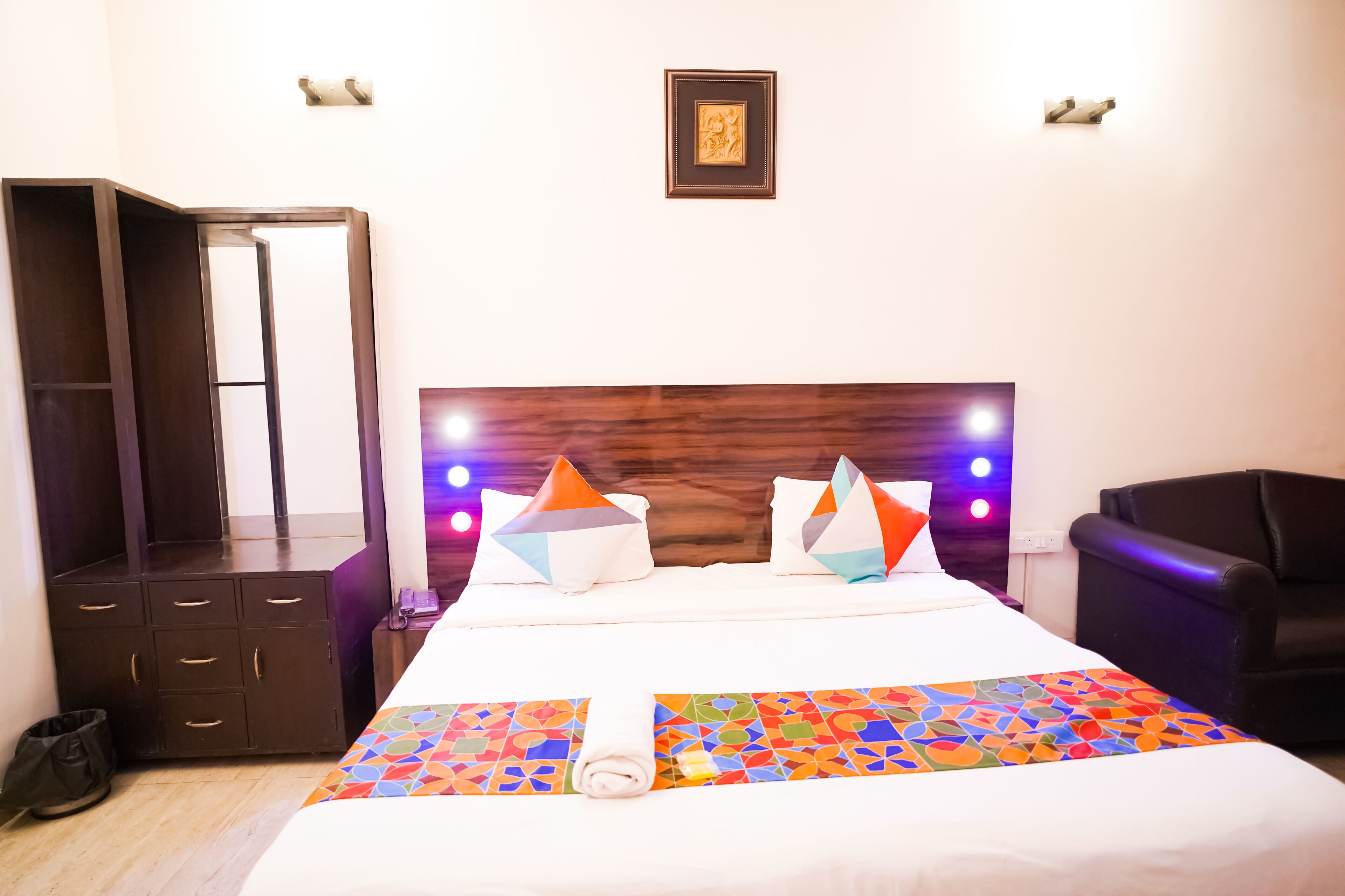 Roomshala Hotel Oscar