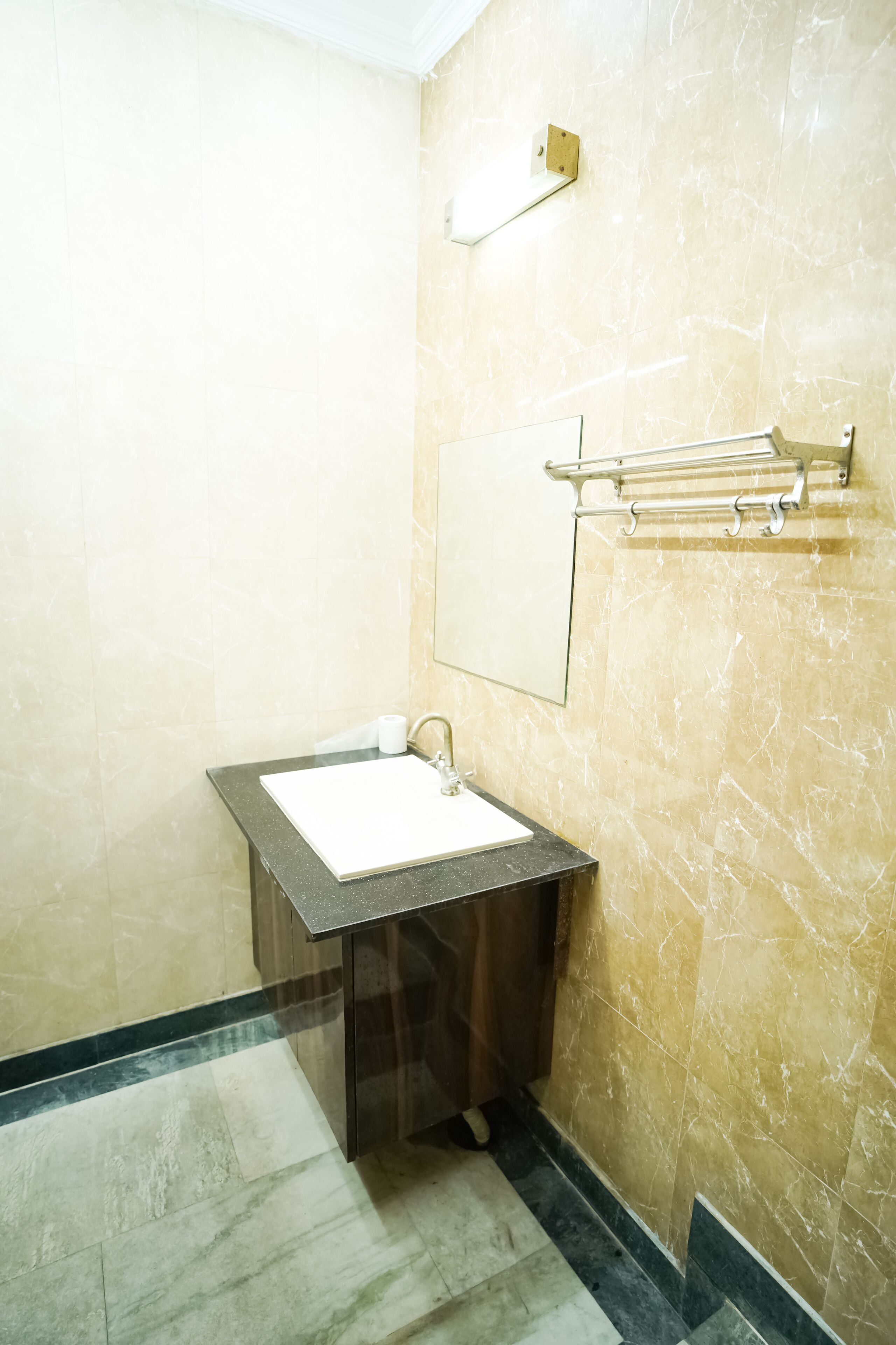 Roomshala Hotel Oscar
