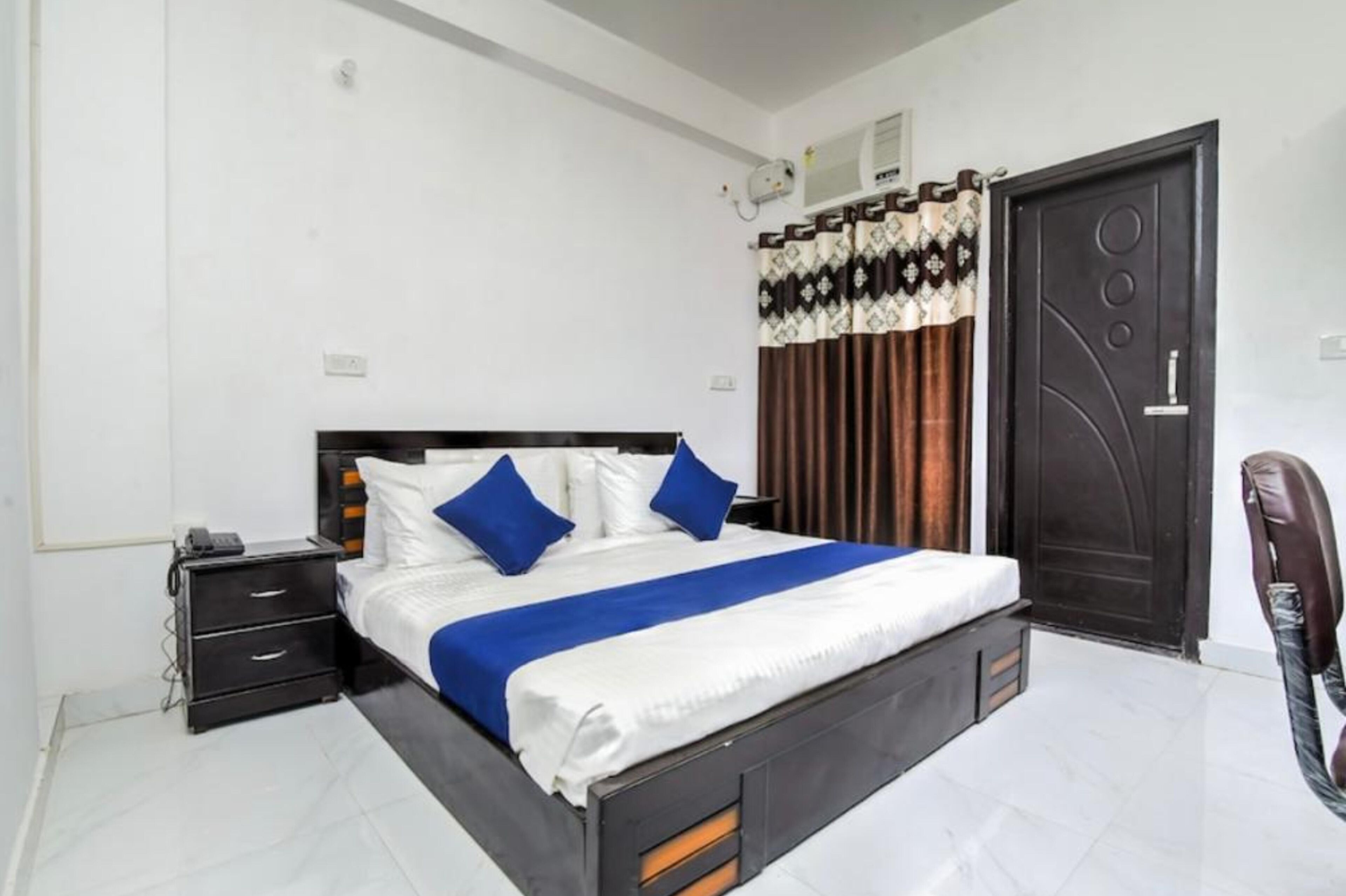Roomshala Silver Key
