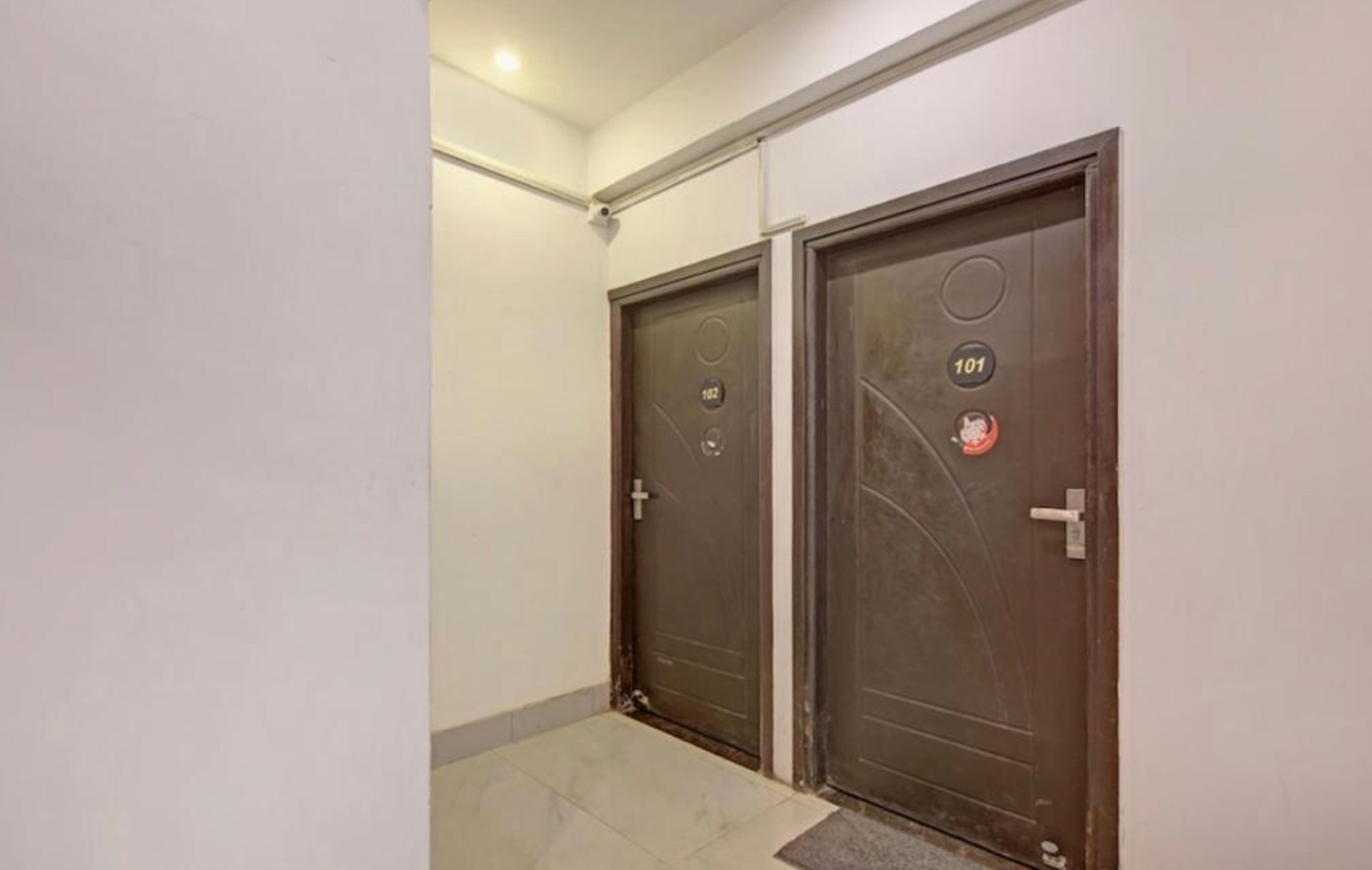 Roomshala Silver Key
