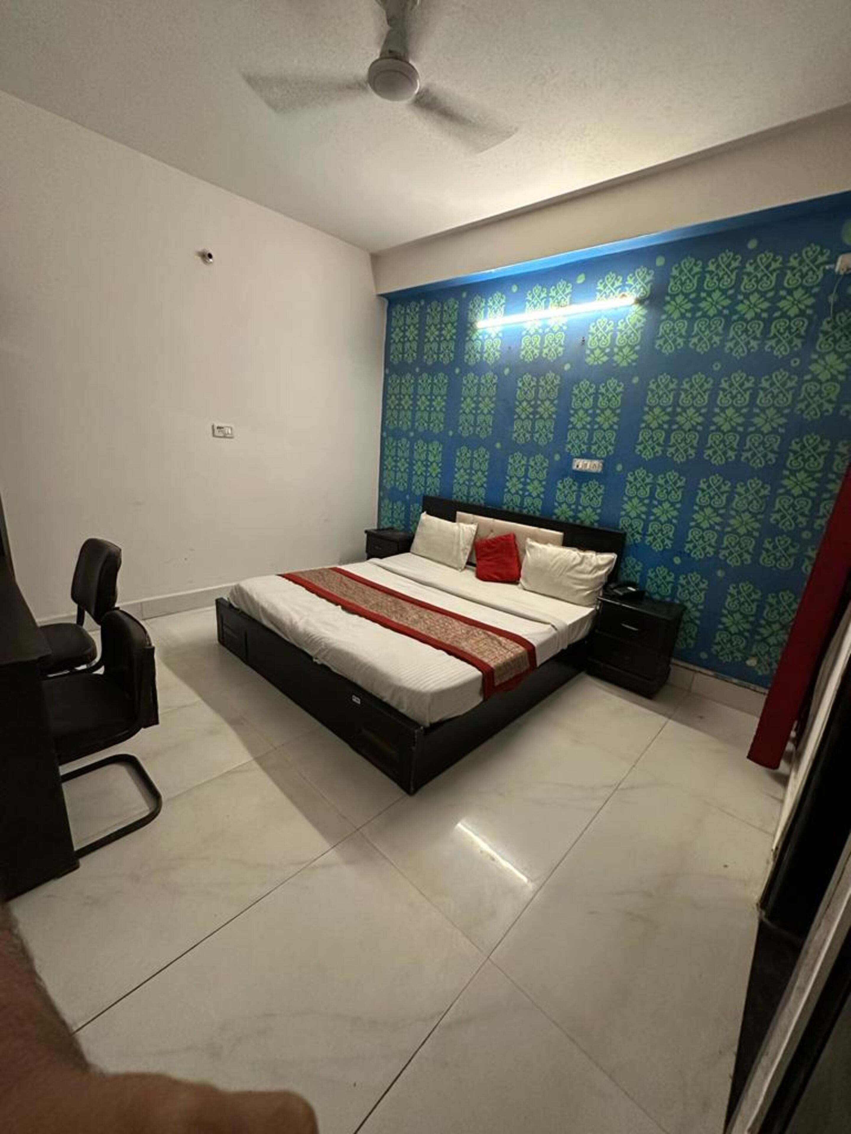 Roomshala Silver Key