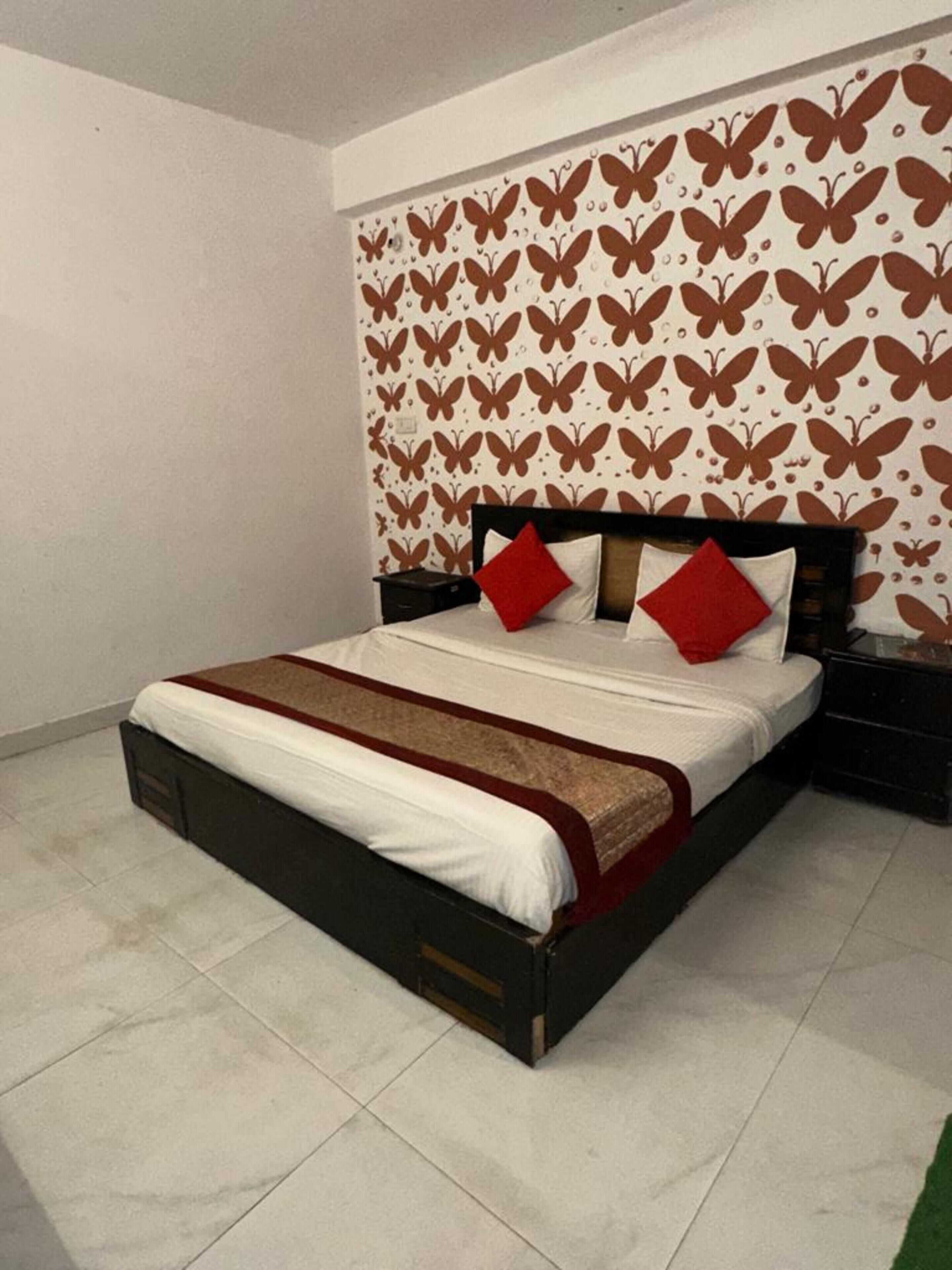 Roomshala Silver Key