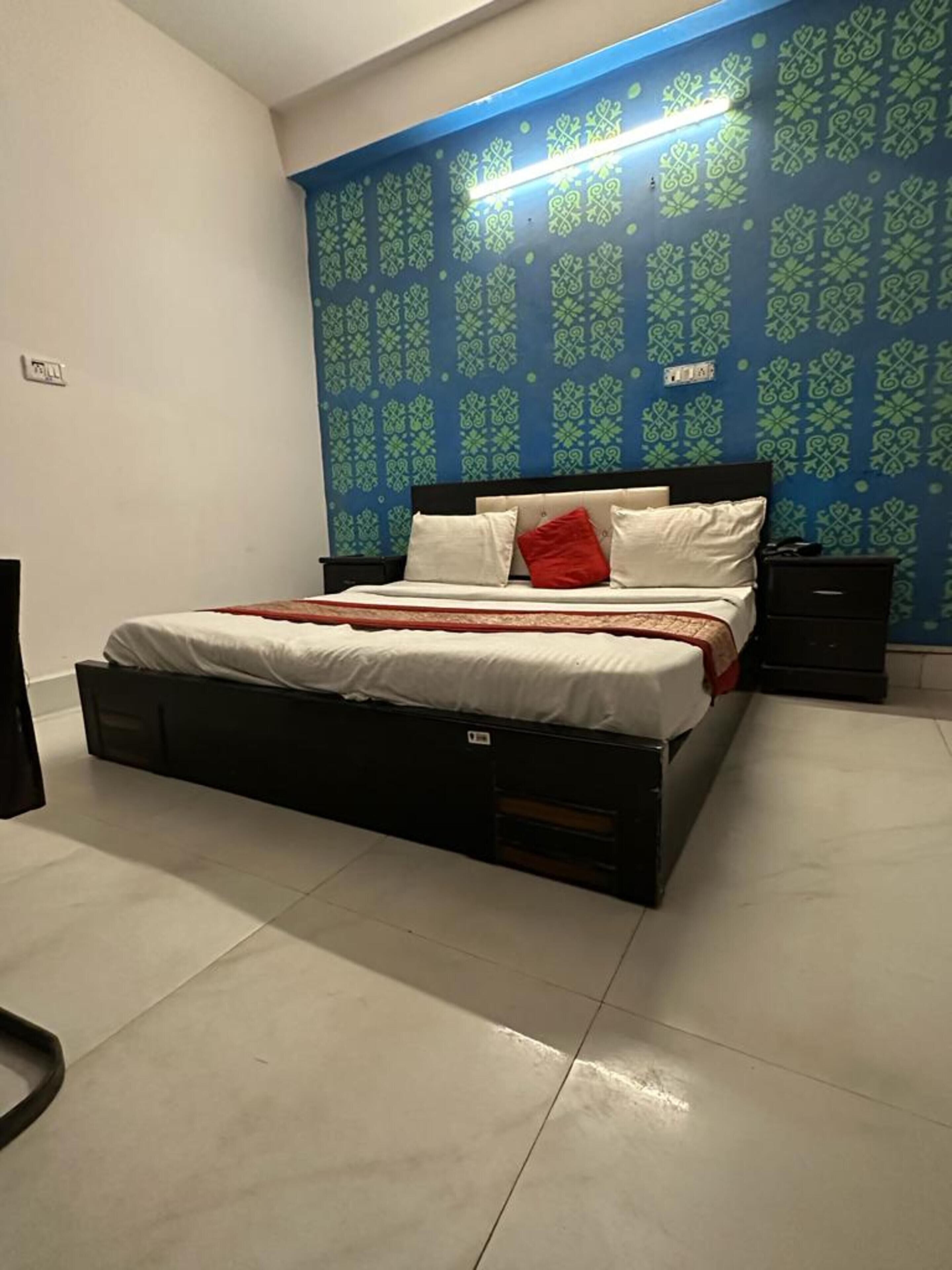 Roomshala Silver Key
