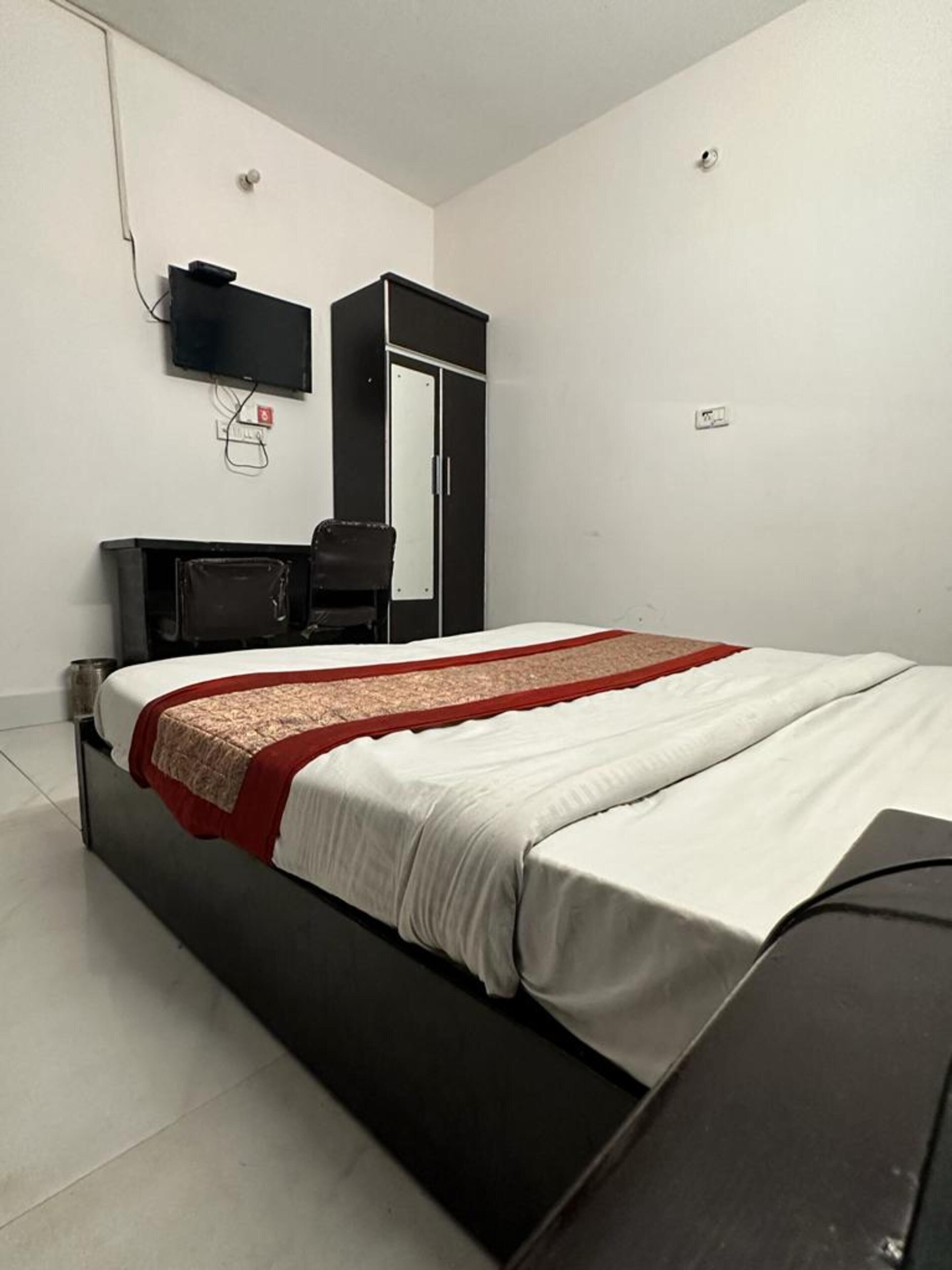 Roomshala Silver Key