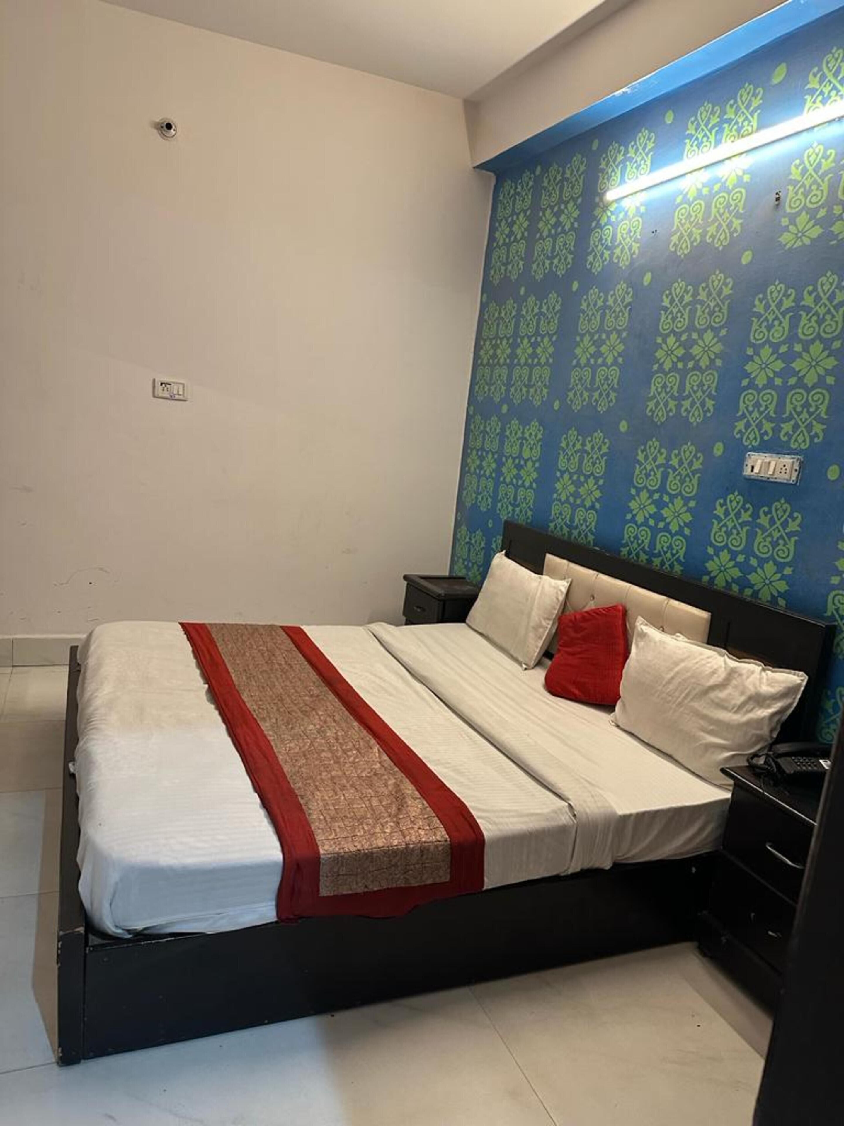 Roomshala Silver Key