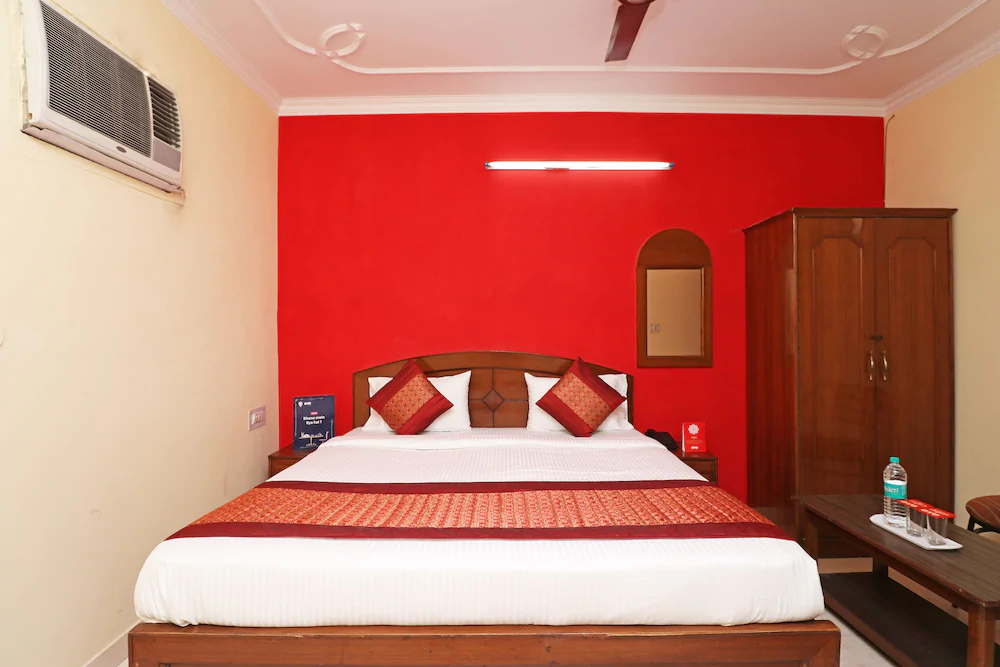 Royal Palace by OYO Rooms