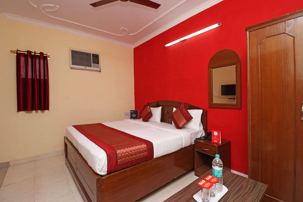 Royal Palace by OYO Rooms