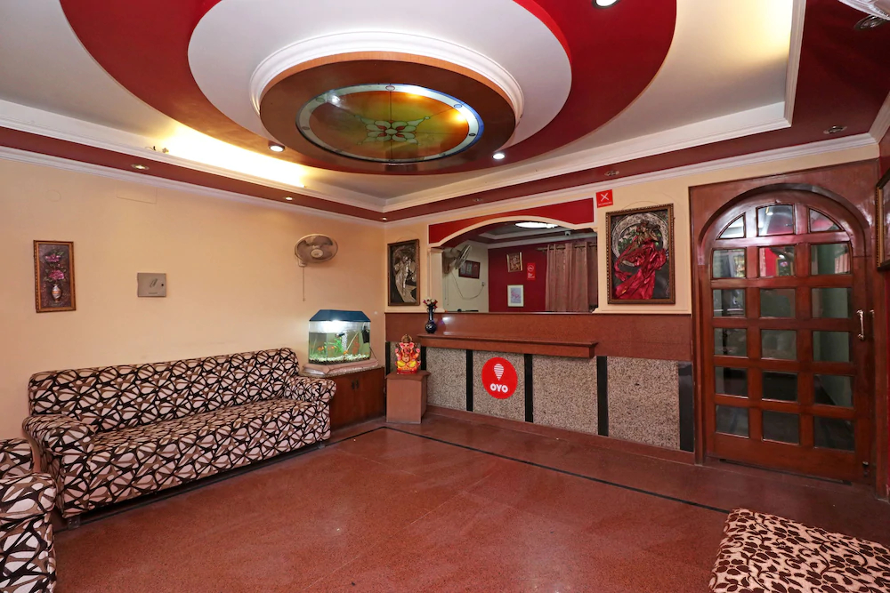 Royal Palace by OYO Rooms