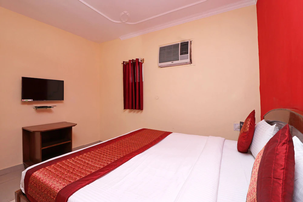 Royal Palace by OYO Rooms