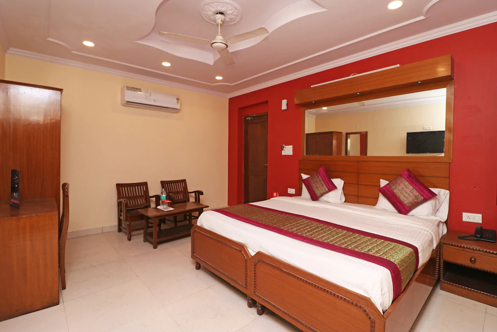 Royal Palace by OYO Rooms