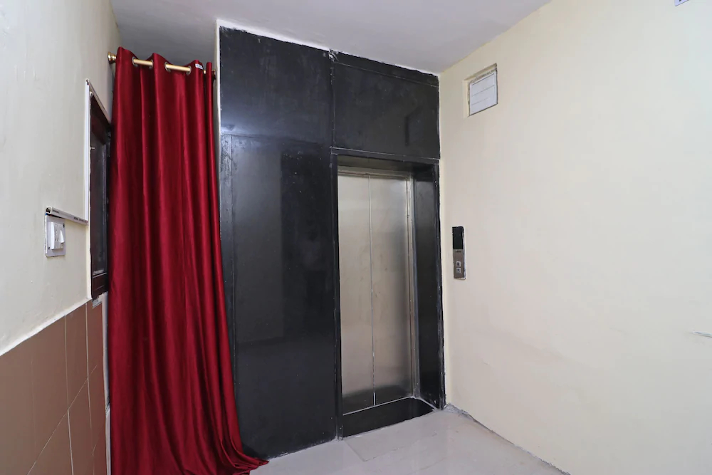 Royal Palace by OYO Rooms