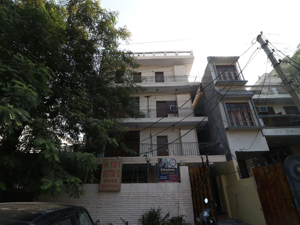 Royal Palace by OYO Rooms