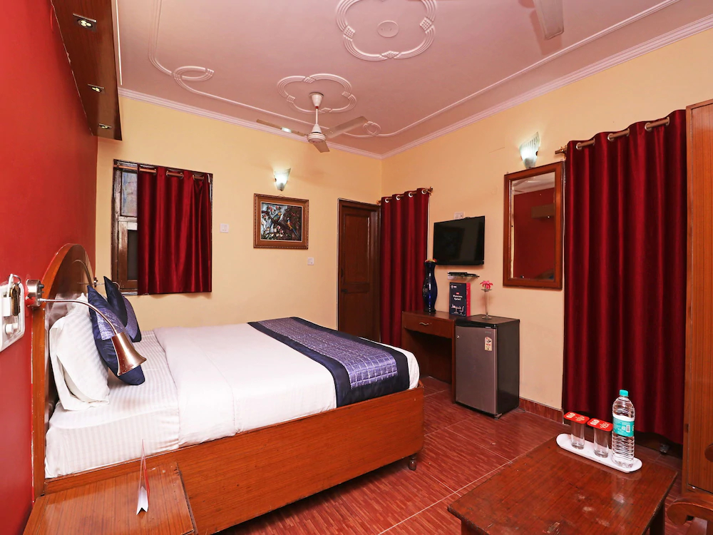 Royal Palace by OYO Rooms