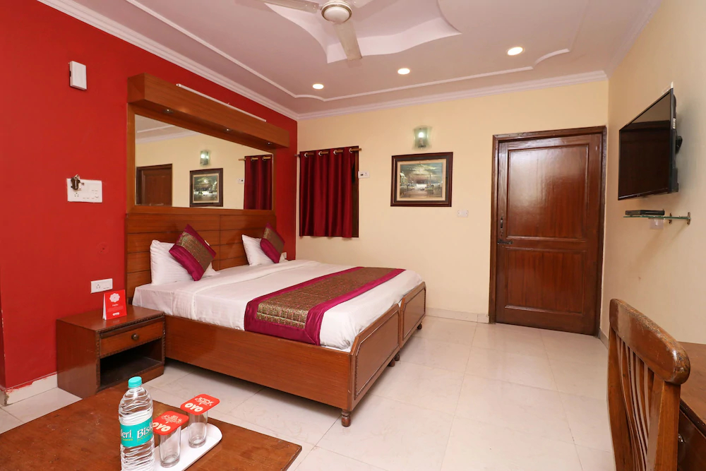 Royal Palace by OYO Rooms