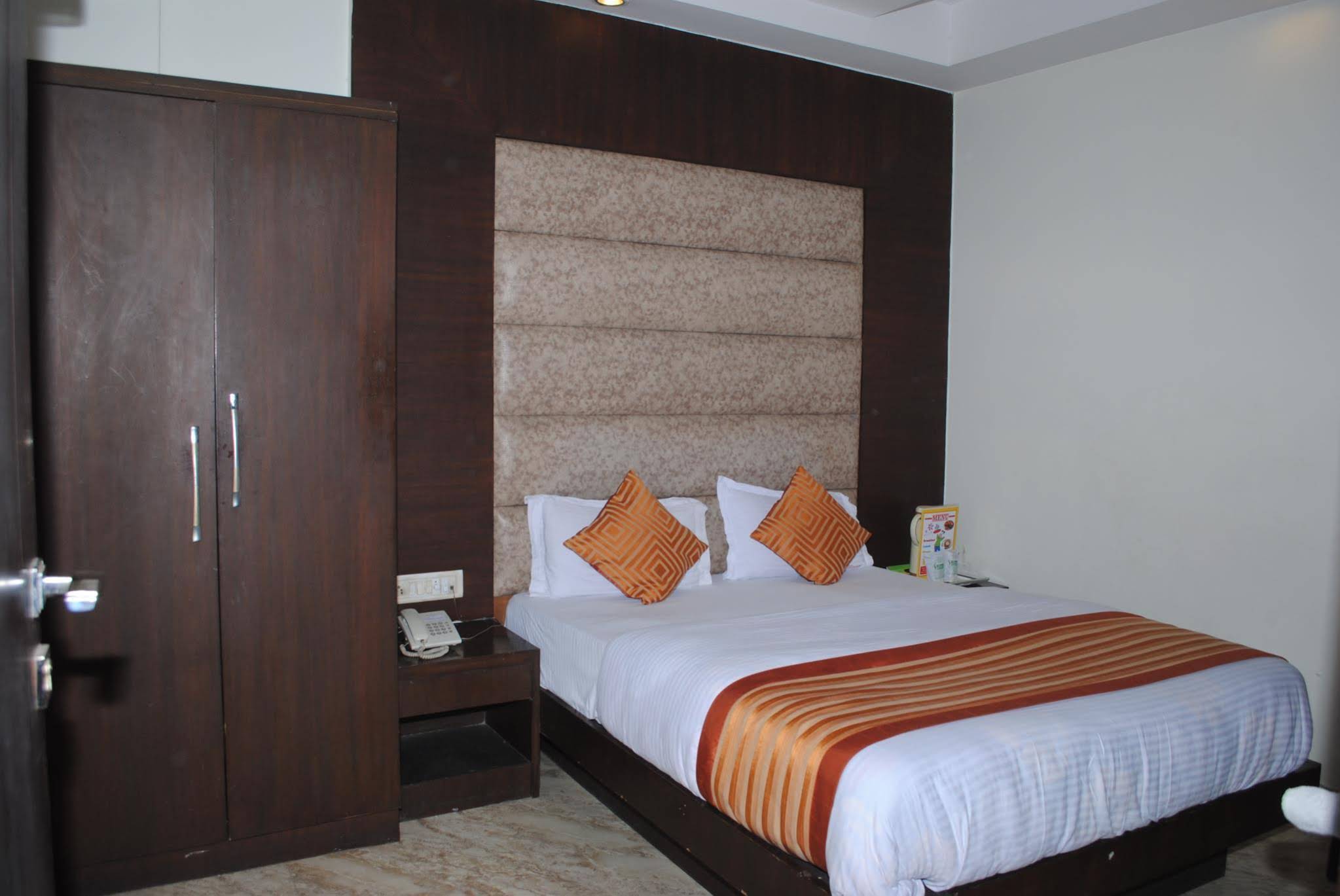 Seven Seas Inn