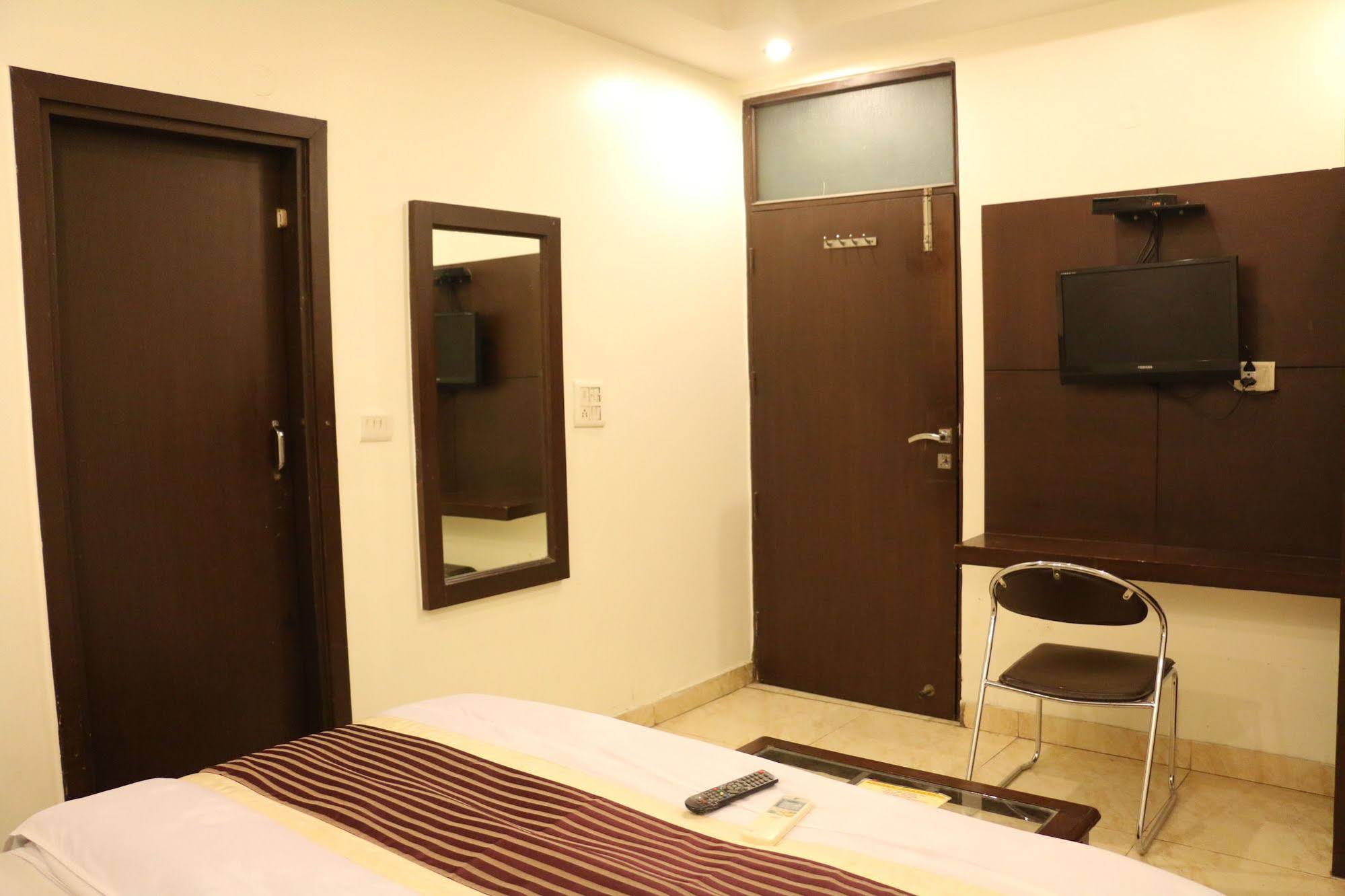 Seven Seas Inn