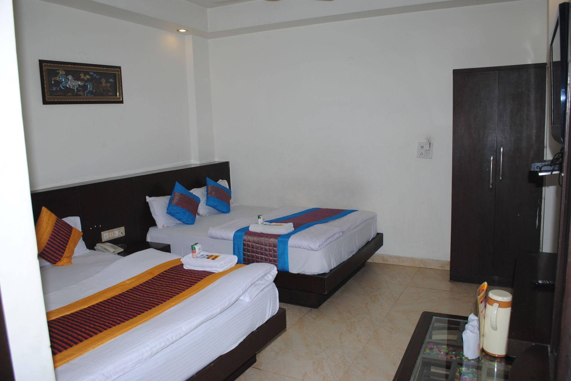 Seven Seas Inn