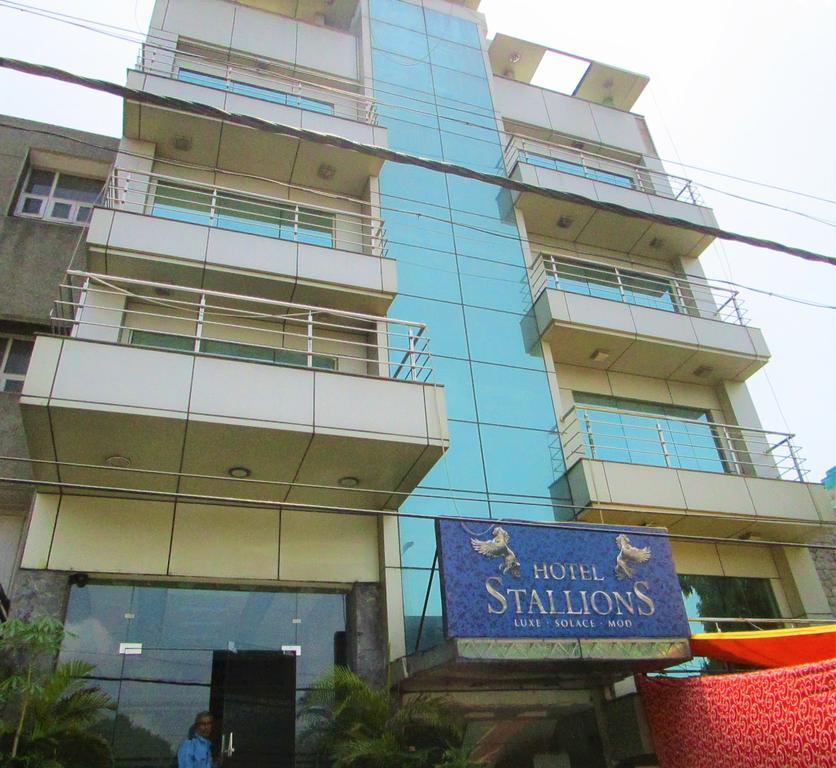 Admire Suites by FabHotel