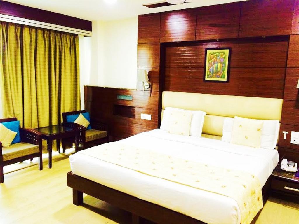 Admire Suites by FabHotel